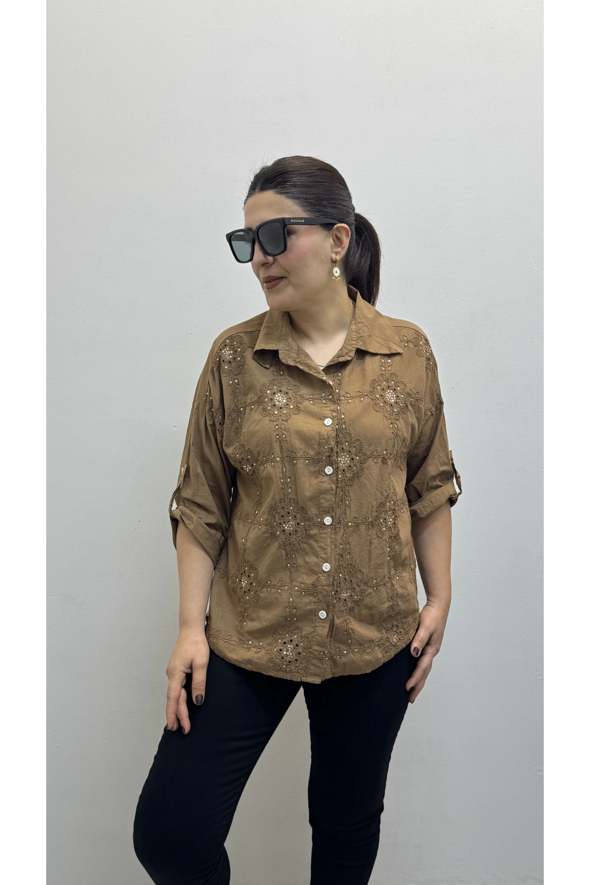 Nakış Ve Pul Payet İşlemeli Yakalı Kahverengi İthal Gömlek