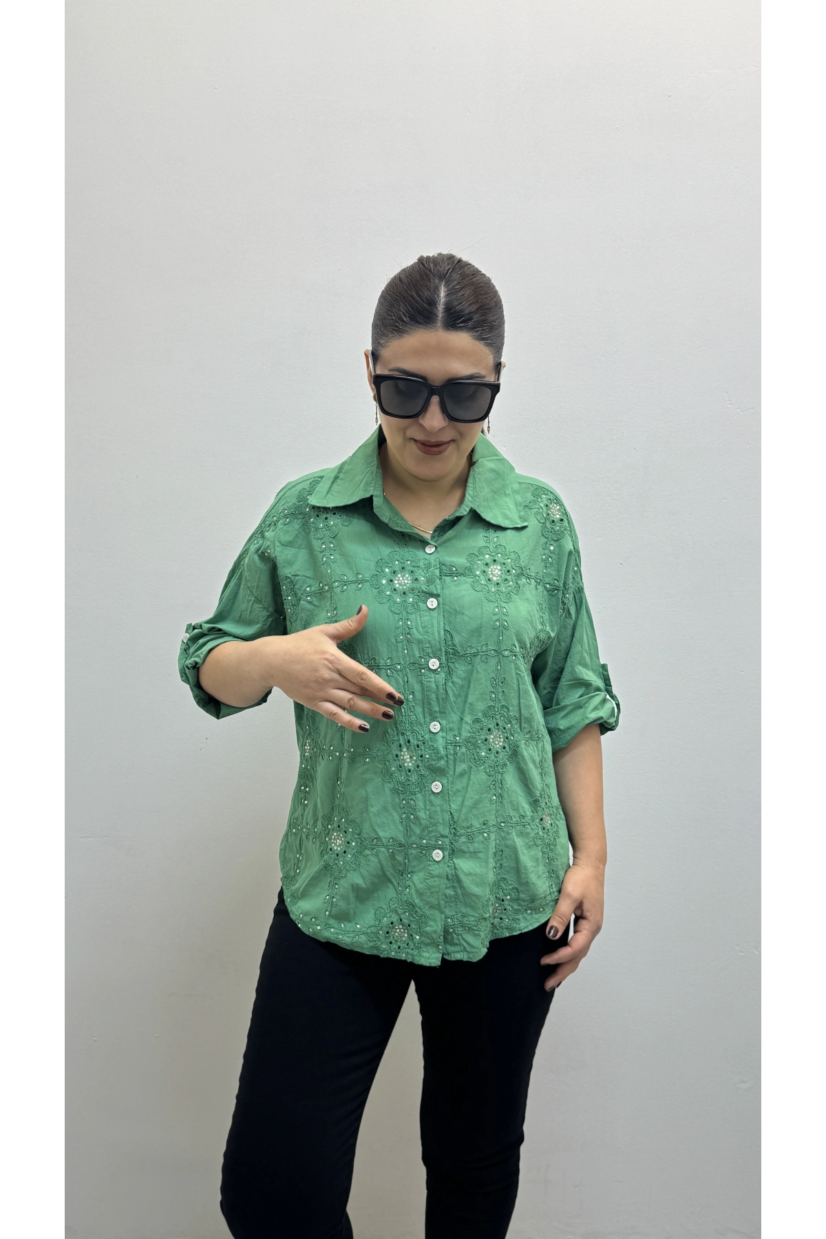 Nakış Ve Pul Payet İşlemeli Yakalı Yeşil Renk İthal Gömlek