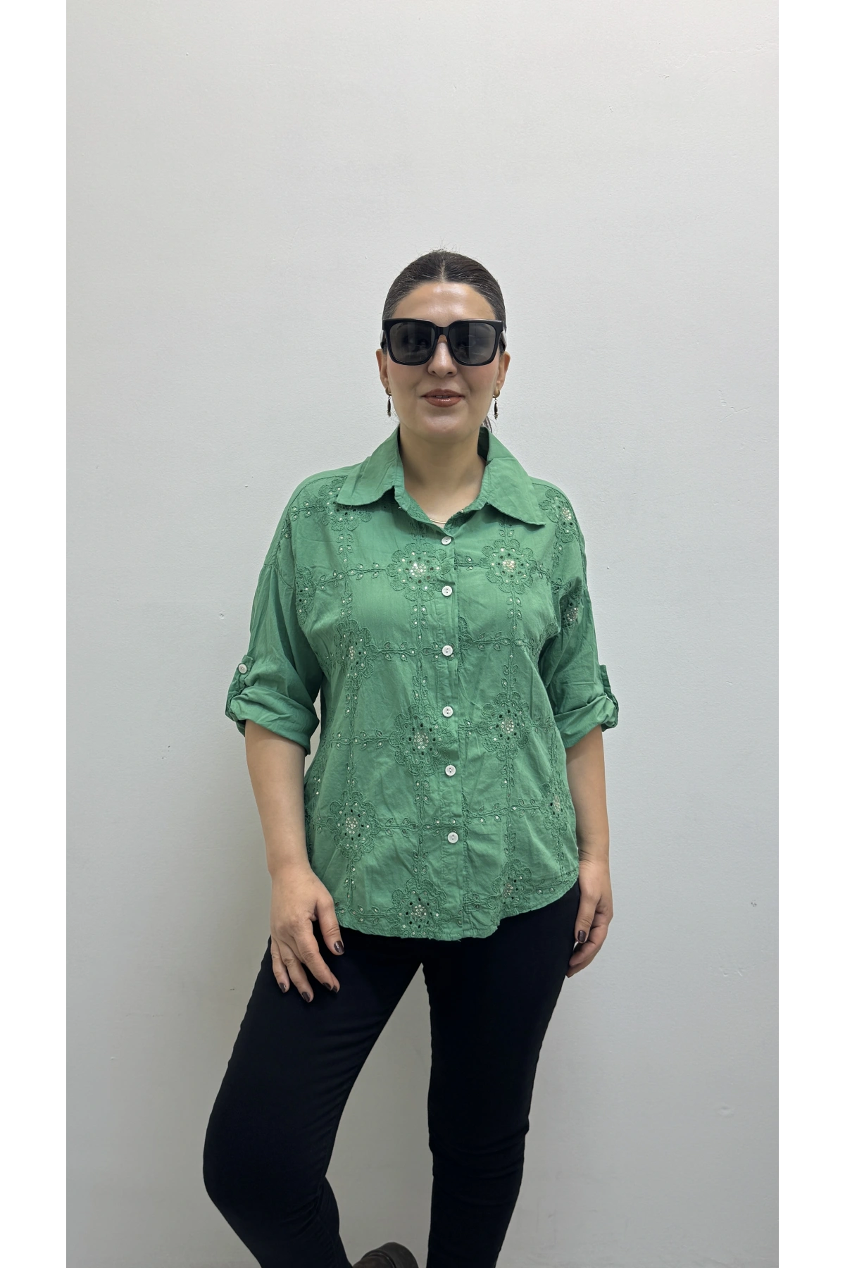 Nakış Ve Pul Payet İşlemeli Yakalı Yeşil Renk İthal Gömlek