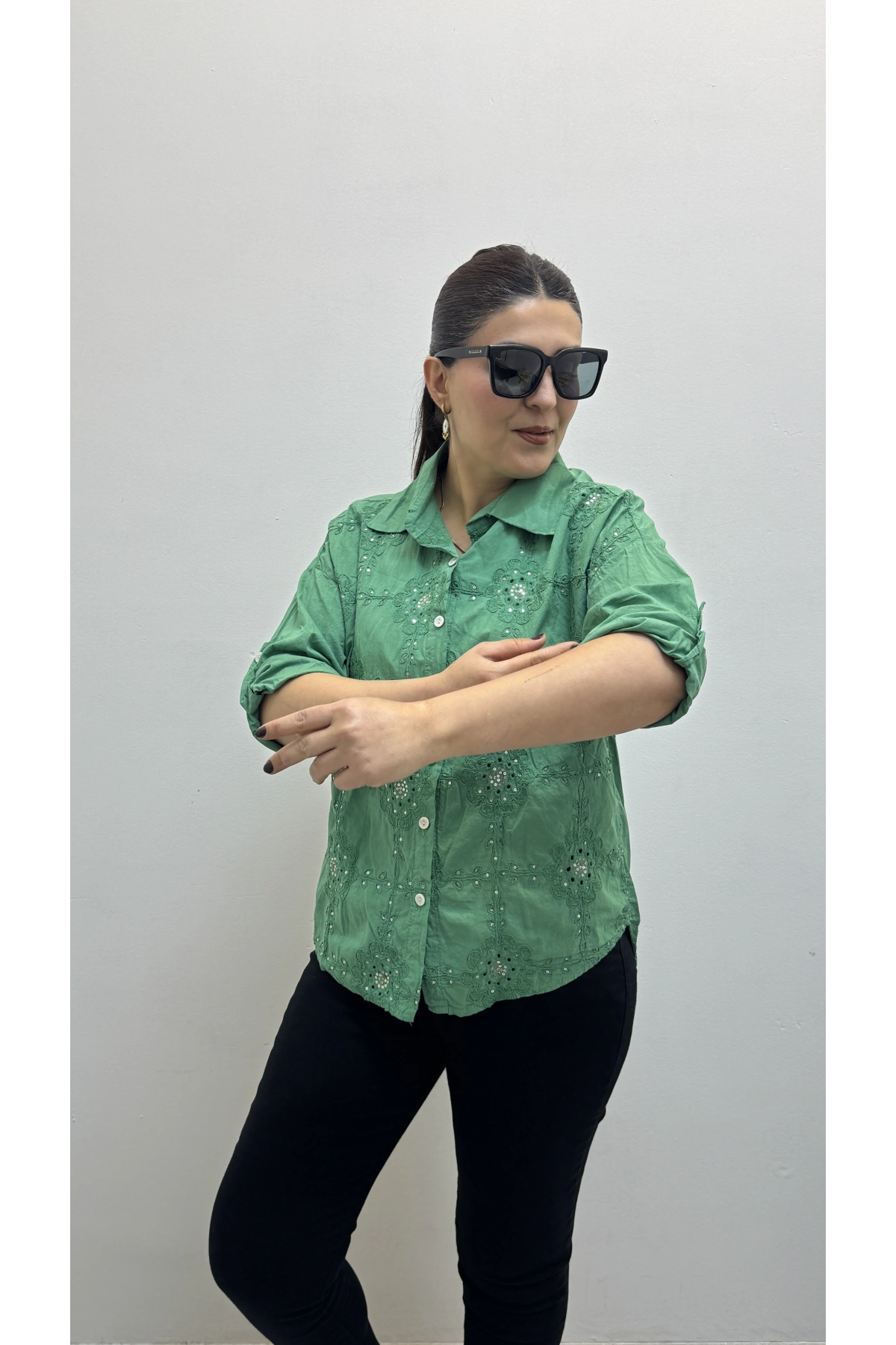 Nakış Ve Pul Payet İşlemeli Yakalı Yeşil Renk İthal Gömlek