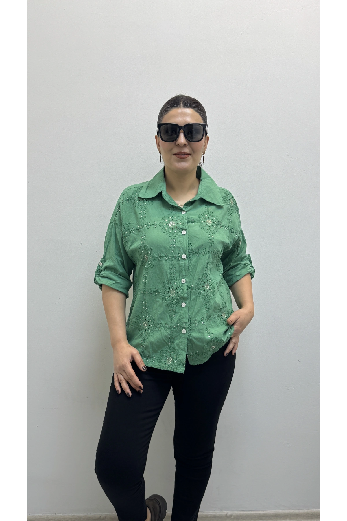 Nakış Ve Pul Payet İşlemeli Yakalı Yeşil Renk İthal Gömlek