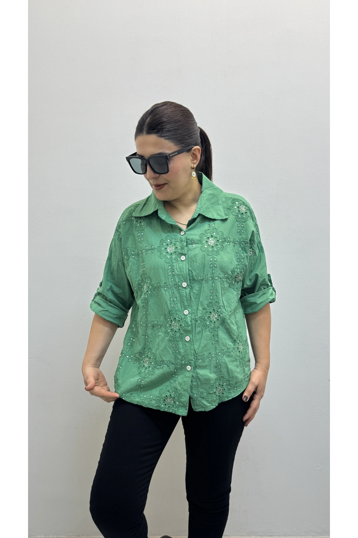 Nakış Ve Pul Payet İşlemeli Yakalı Yeşil Renk İthal Gömlek