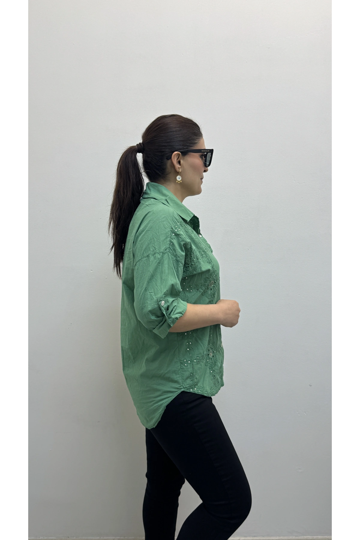 Nakış Ve Pul Payet İşlemeli Yakalı Yeşil Renk İthal Gömlek