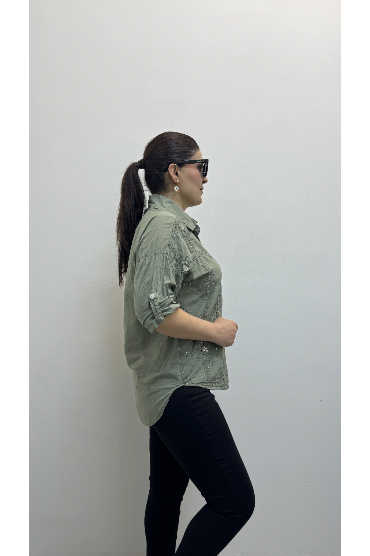 Nakış Ve Pul Payet İşlemeli Yakalı Haki Yeşil İthal Gömlek