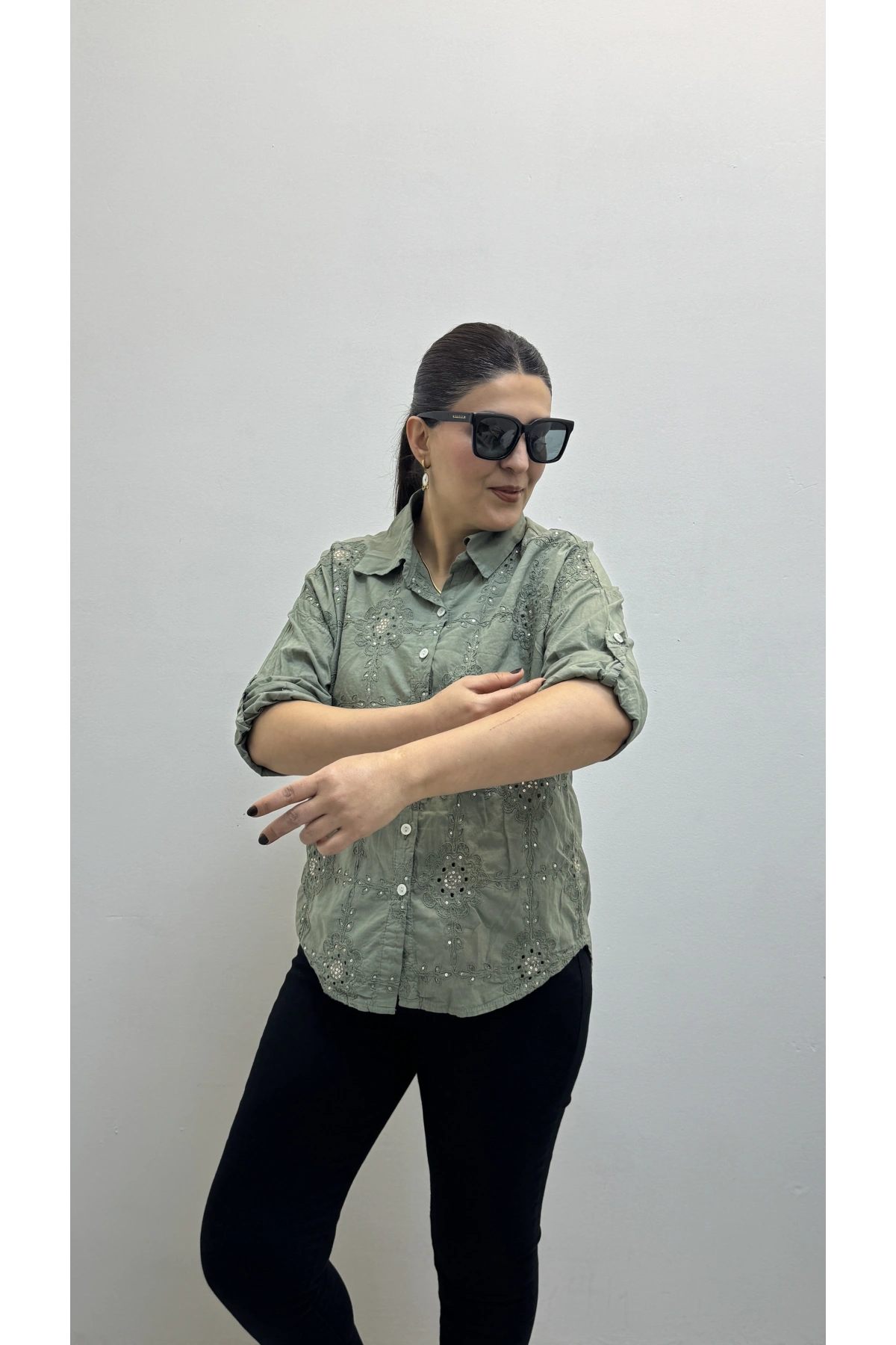 Nakış Ve Pul Payet İşlemeli Yakalı Haki Yeşil İthal Gömlek