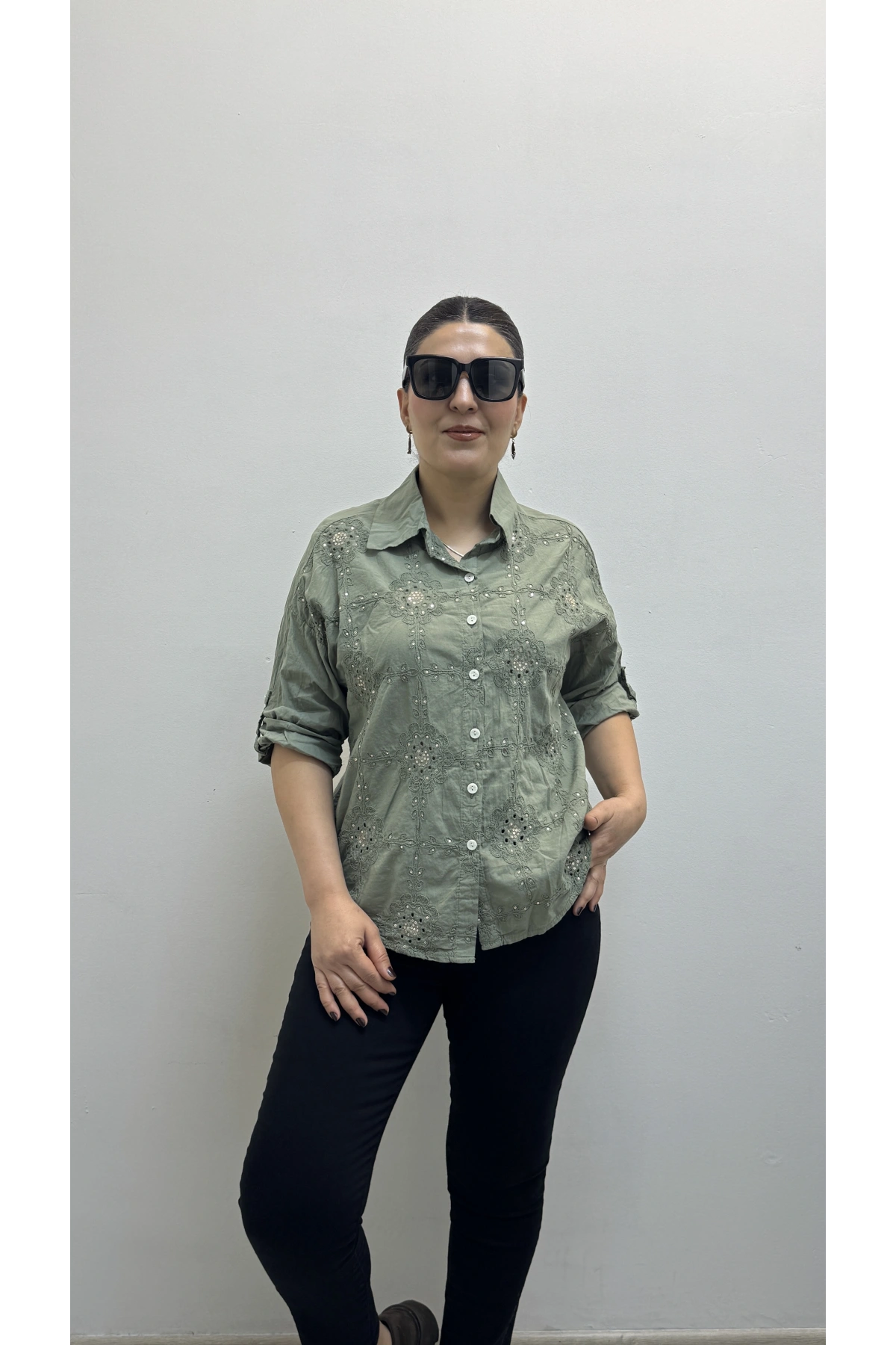 Nakış Ve Pul Payet İşlemeli Yakalı Haki Yeşil İthal Gömlek