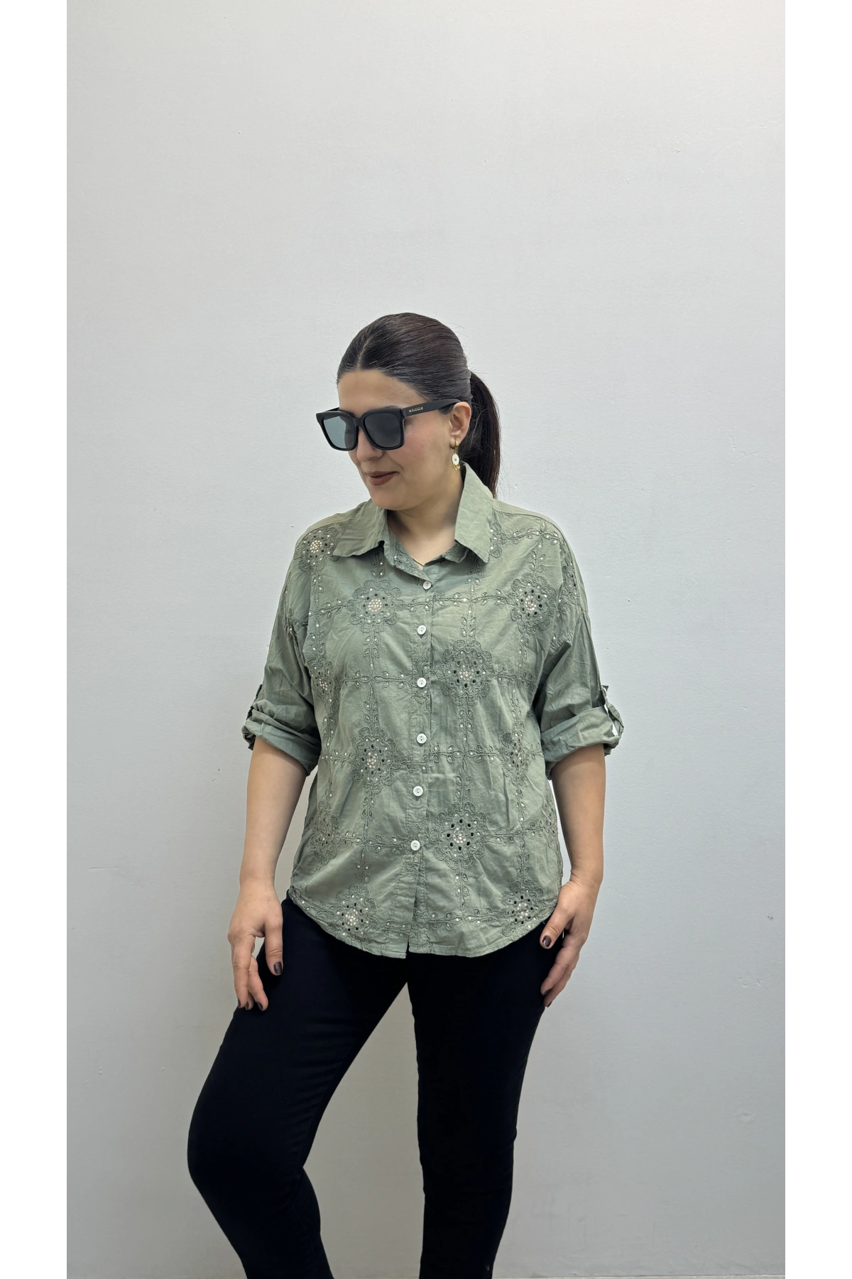 Nakış Ve Pul Payet İşlemeli Yakalı Haki Yeşil İthal Gömlek