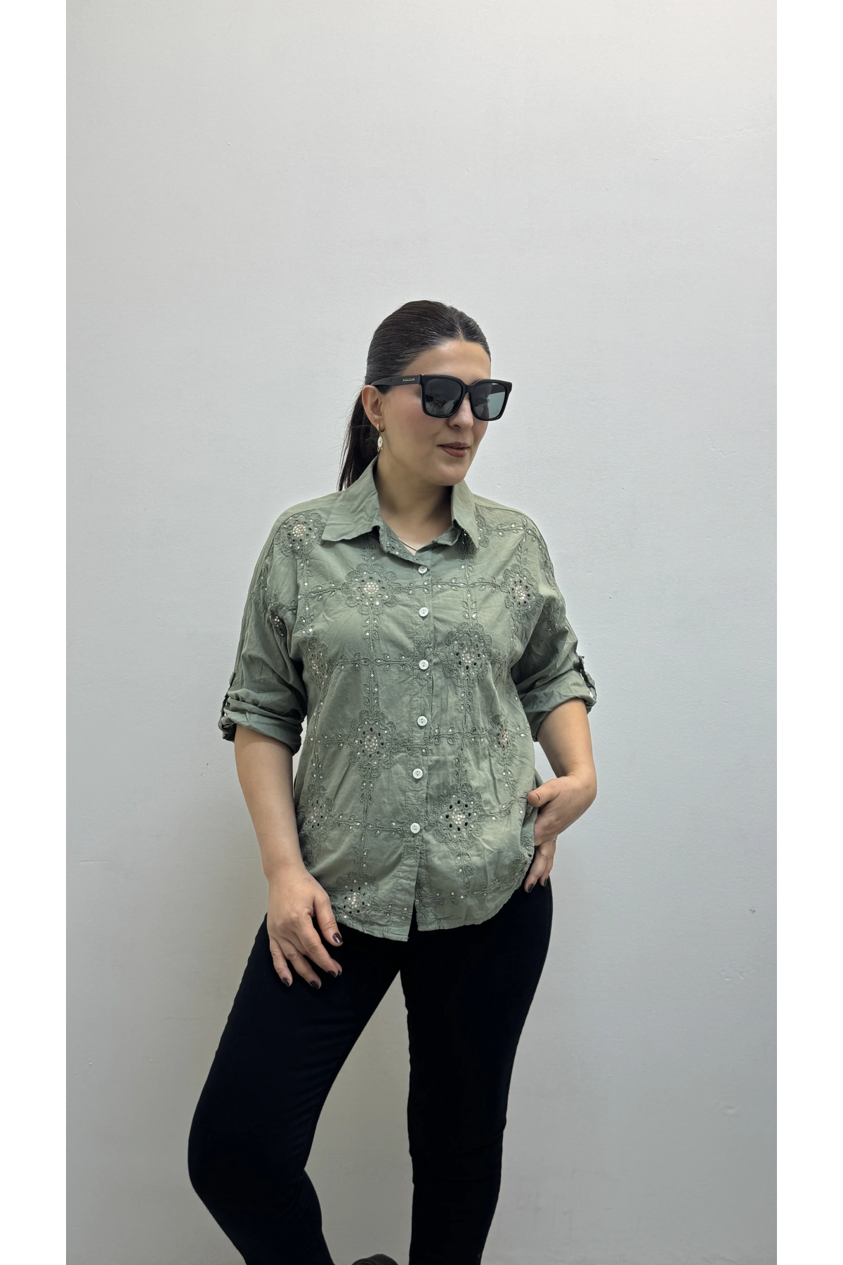 Nakış Ve Pul Payet İşlemeli Yakalı Haki Yeşil İthal Gömlek
