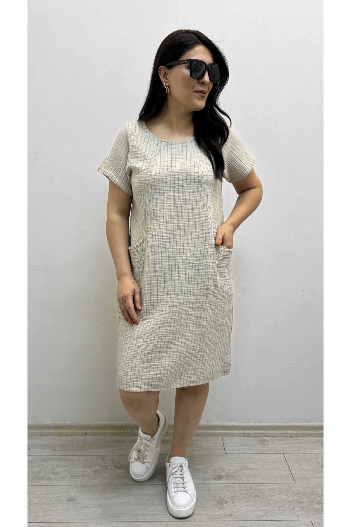 Çizgili İki Yandan Cepli Kısa Kol Bej Rengi Pamuklu Elbise