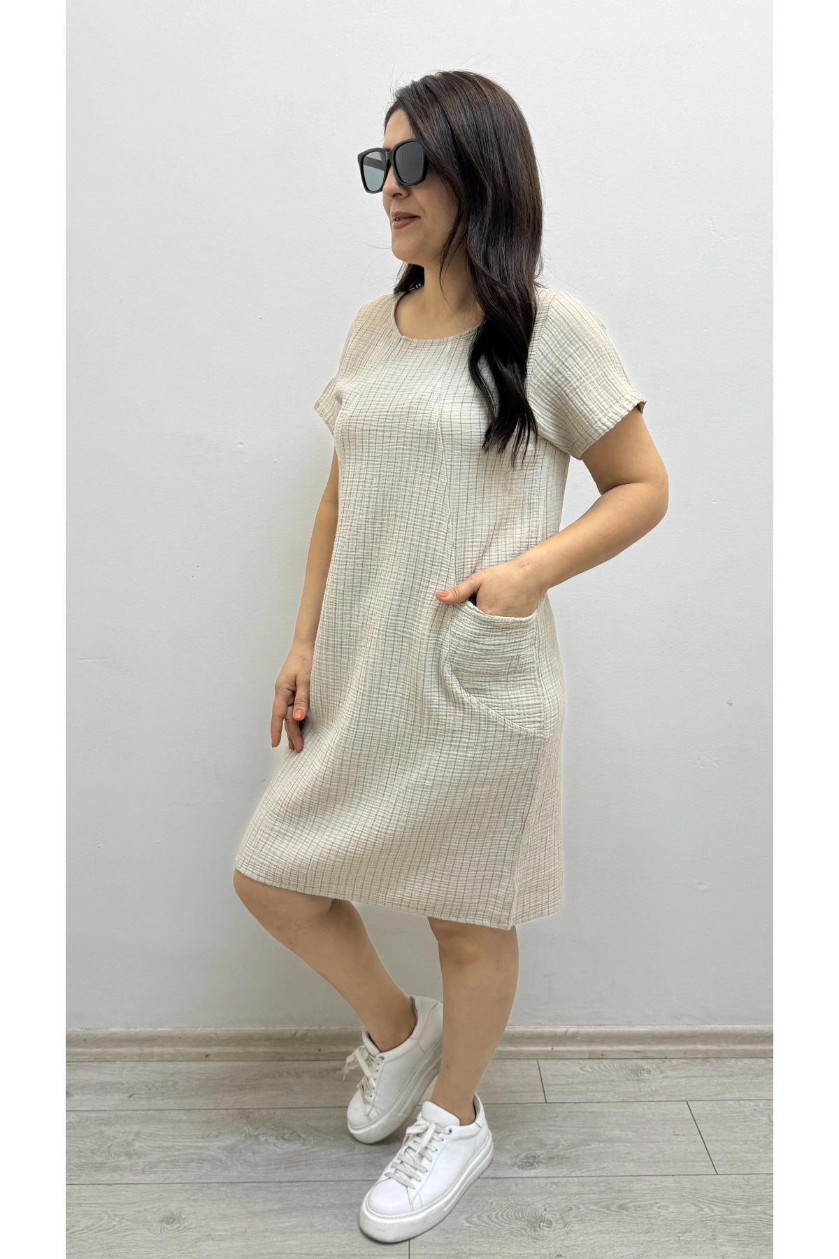 Çizgili İki Yandan Cepli Kısa Kol Bej Rengi Pamuklu Elbise