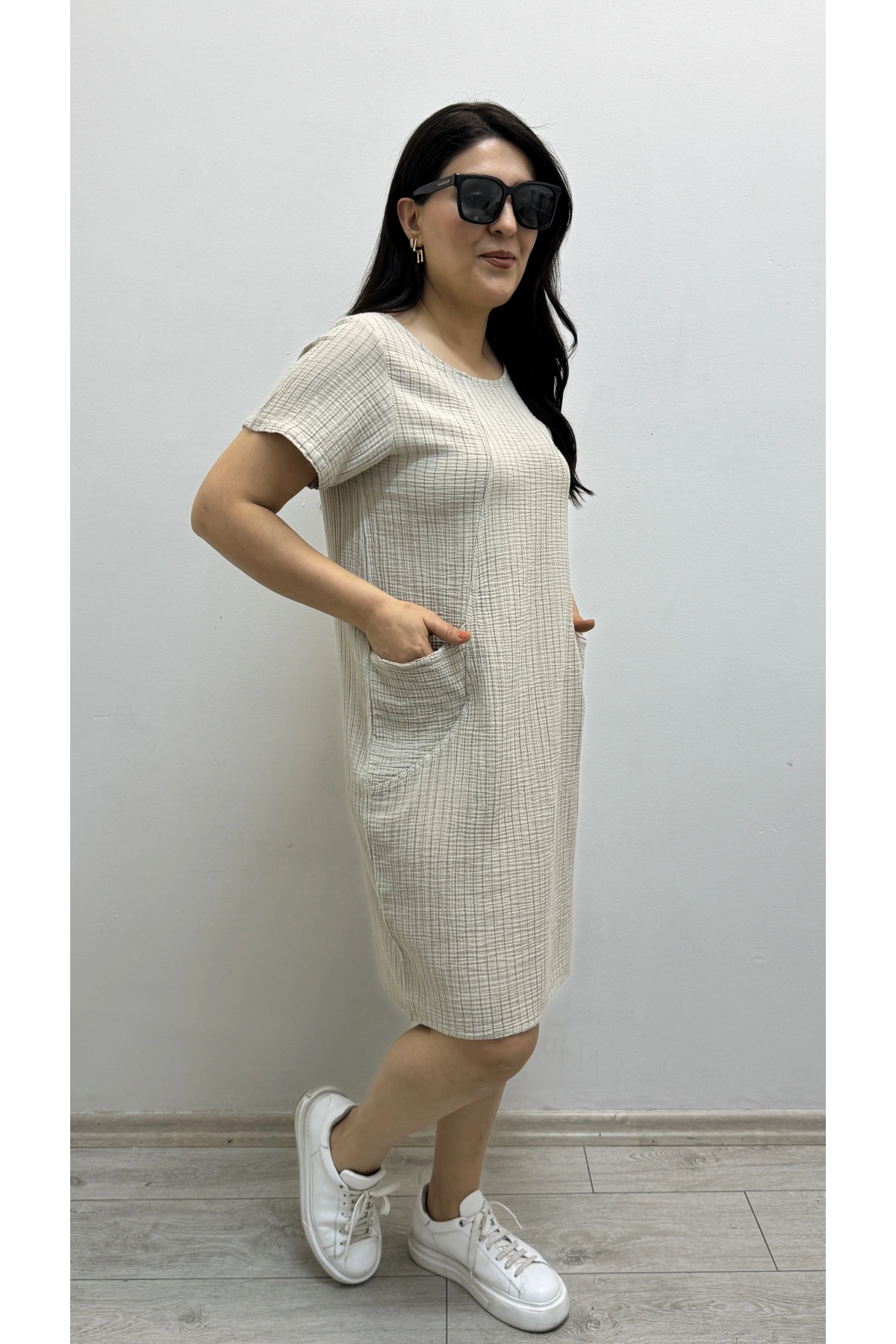 Çizgili İki Yandan Cepli Kısa Kol Bej Rengi Pamuklu Elbise