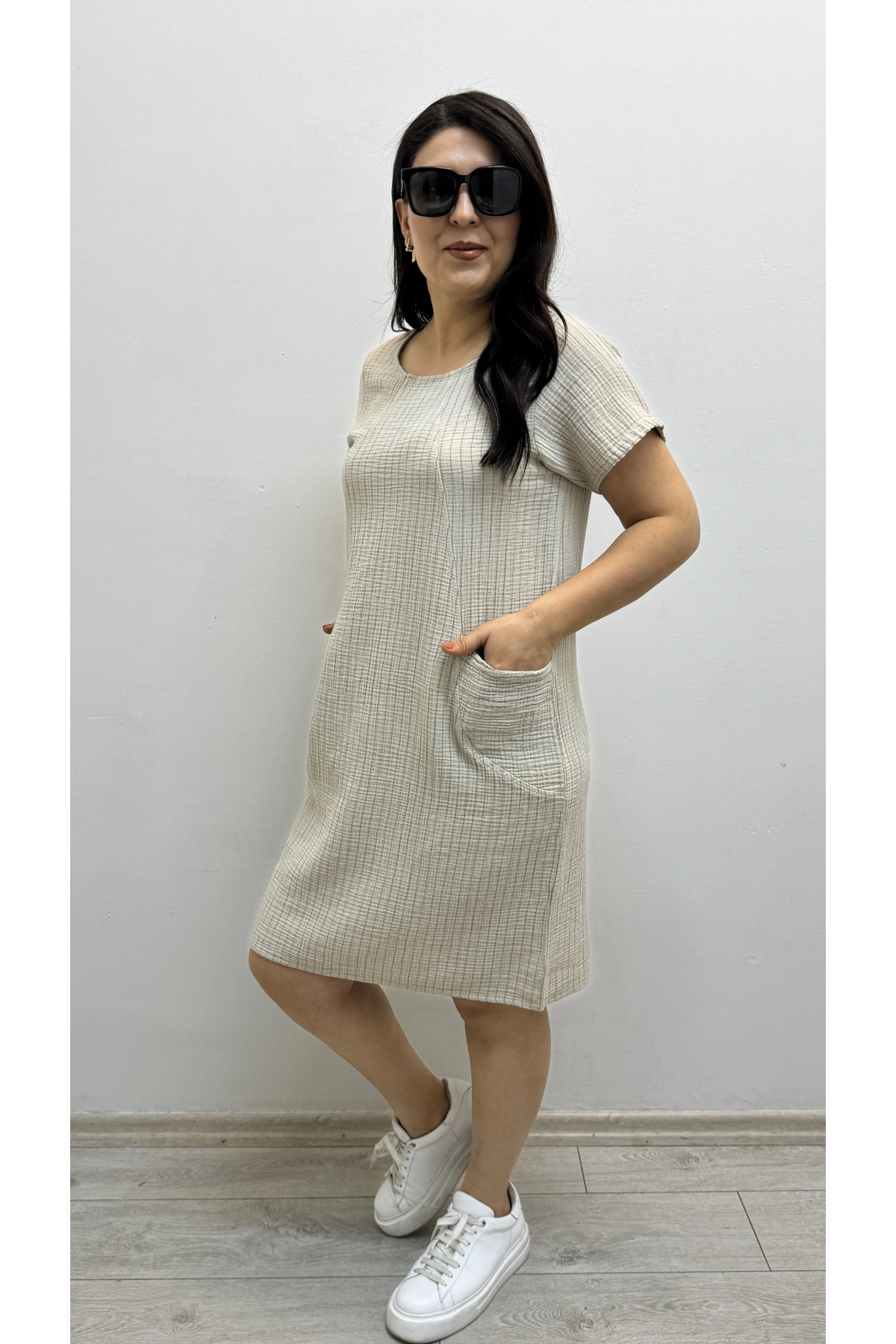 Çizgili İki Yandan Cepli Kısa Kol Bej Rengi Pamuklu Elbise