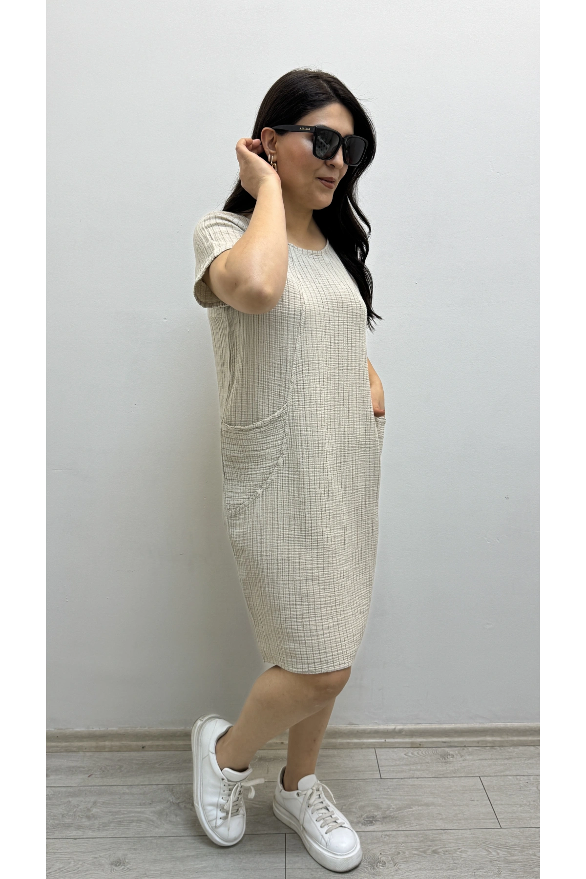 Çizgili İki Yandan Cepli Kısa Kol Bej Rengi Pamuklu Elbise