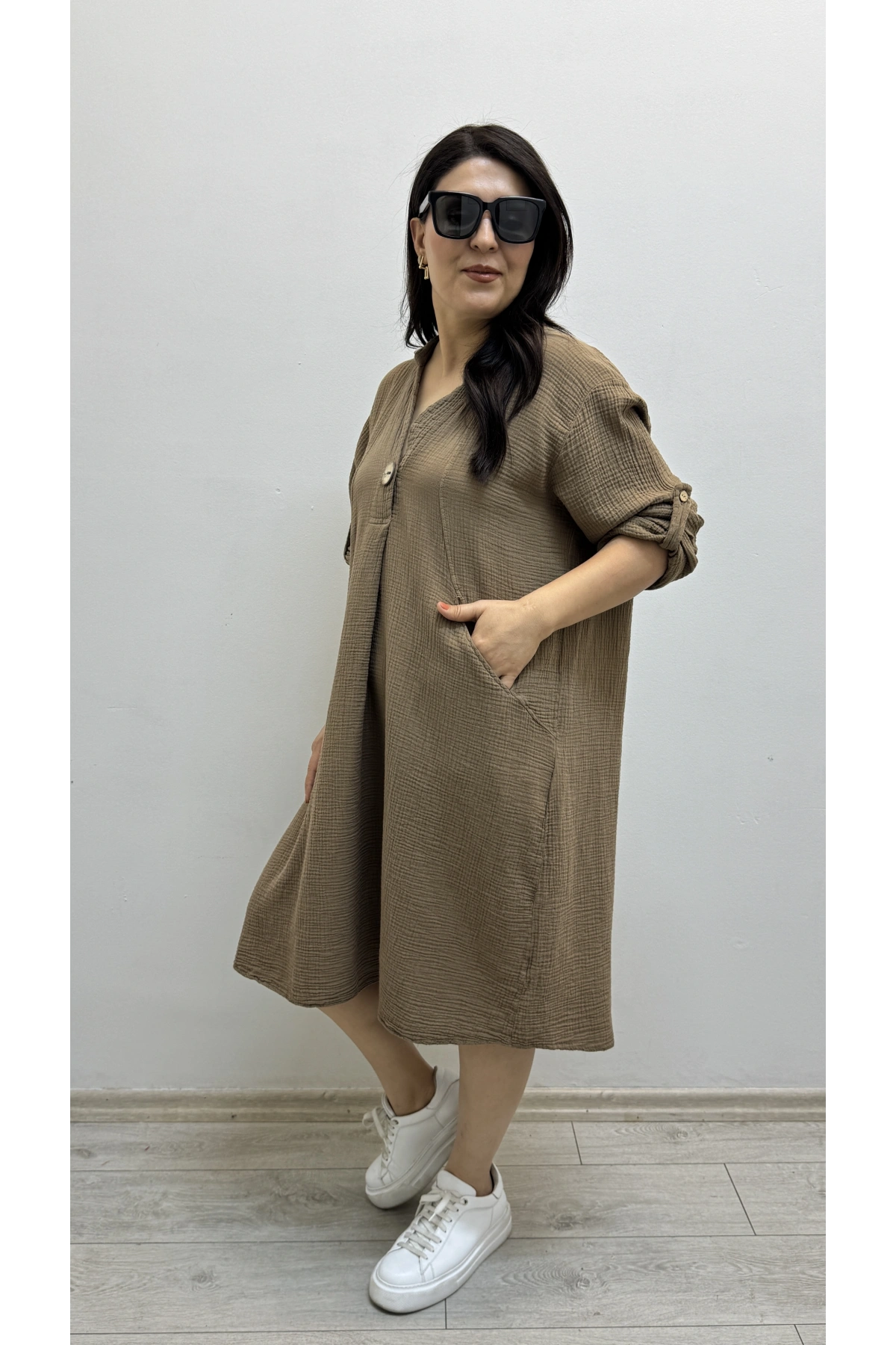 Dirsek Kol İki Yandan Cepli Kahverengi Müslin Elbise