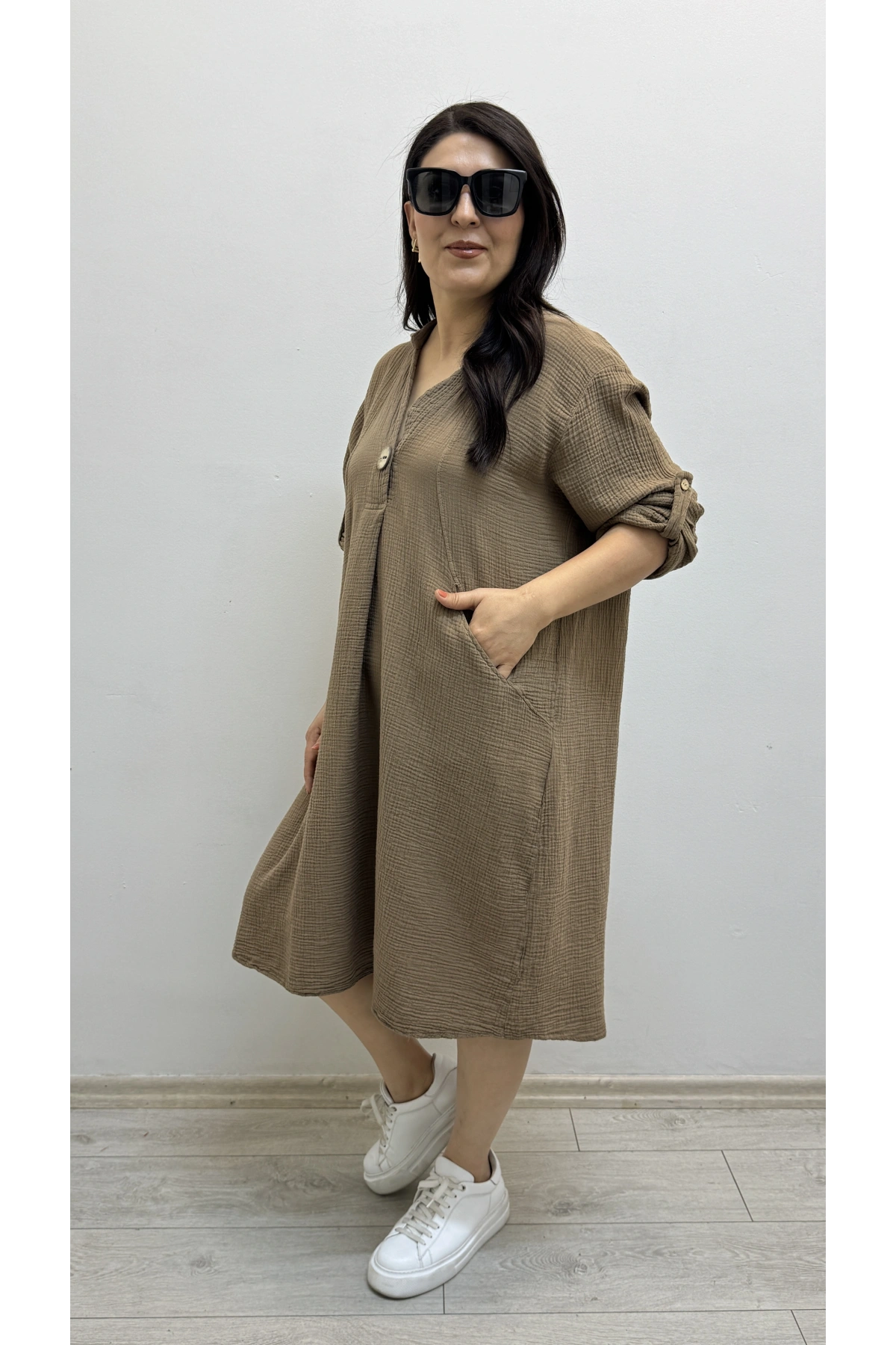 Dirsek Kol İki Yandan Cepli Kahverengi Müslin Elbise