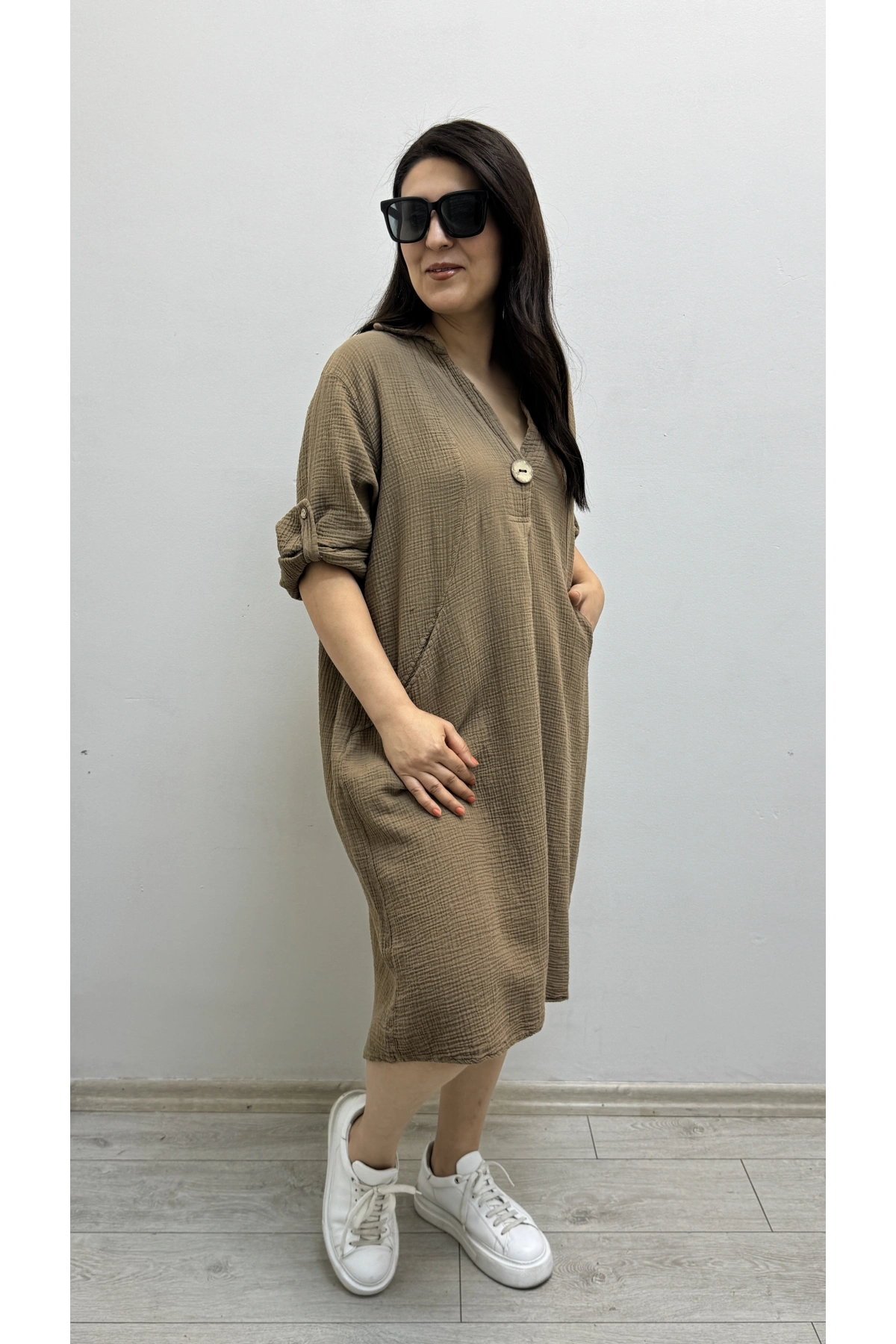 Dirsek Kol İki Yandan Cepli Kahverengi Müslin Elbise