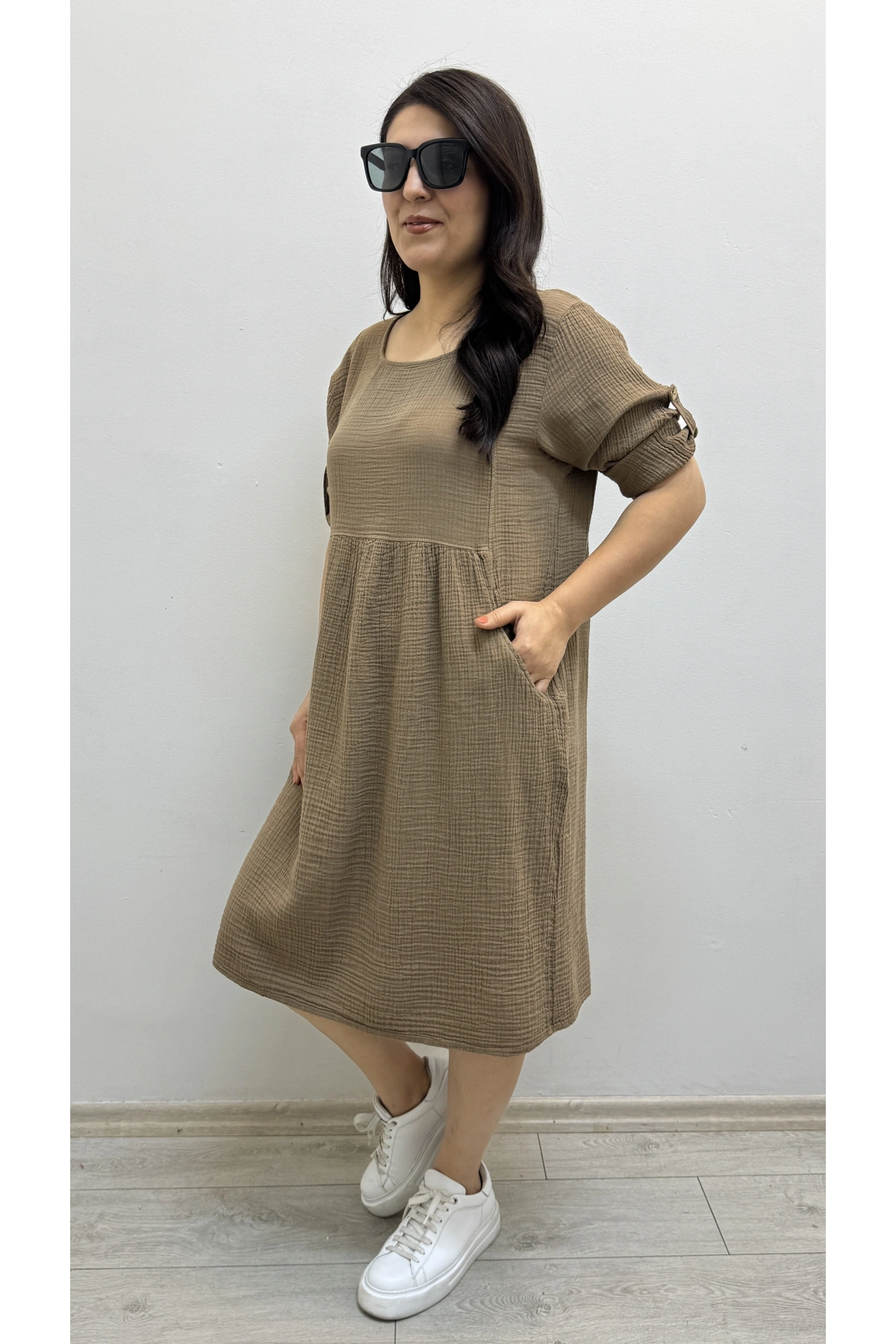 Dirsek Kol Yuvarlak Yaka Cepli Kahverengi Müslin Elbise