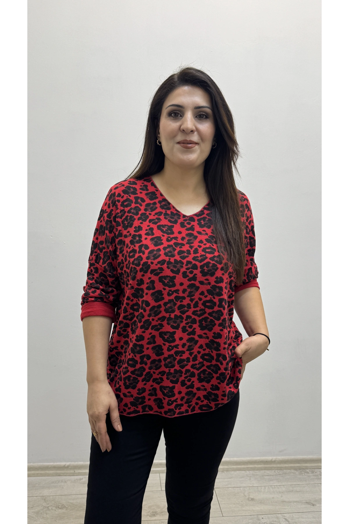 Leopar Desenli Kırmızı Renk İthal Bluz