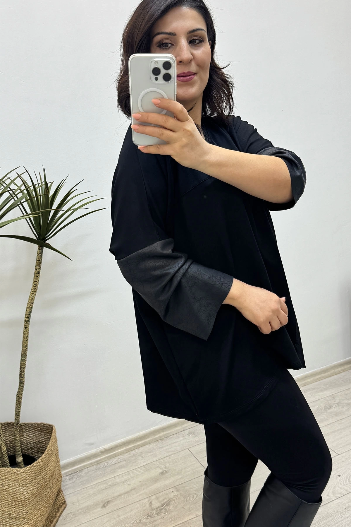 Cep Deri Detaylı Zincir Bluz