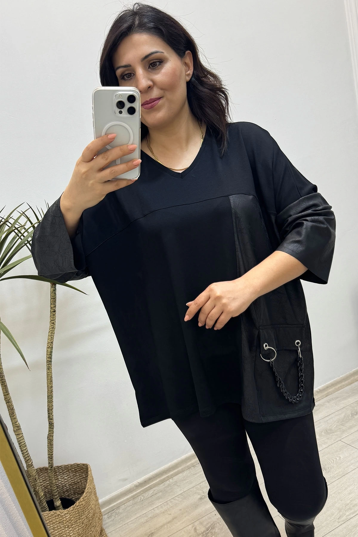 Cep Deri Detaylı Zincir Bluz