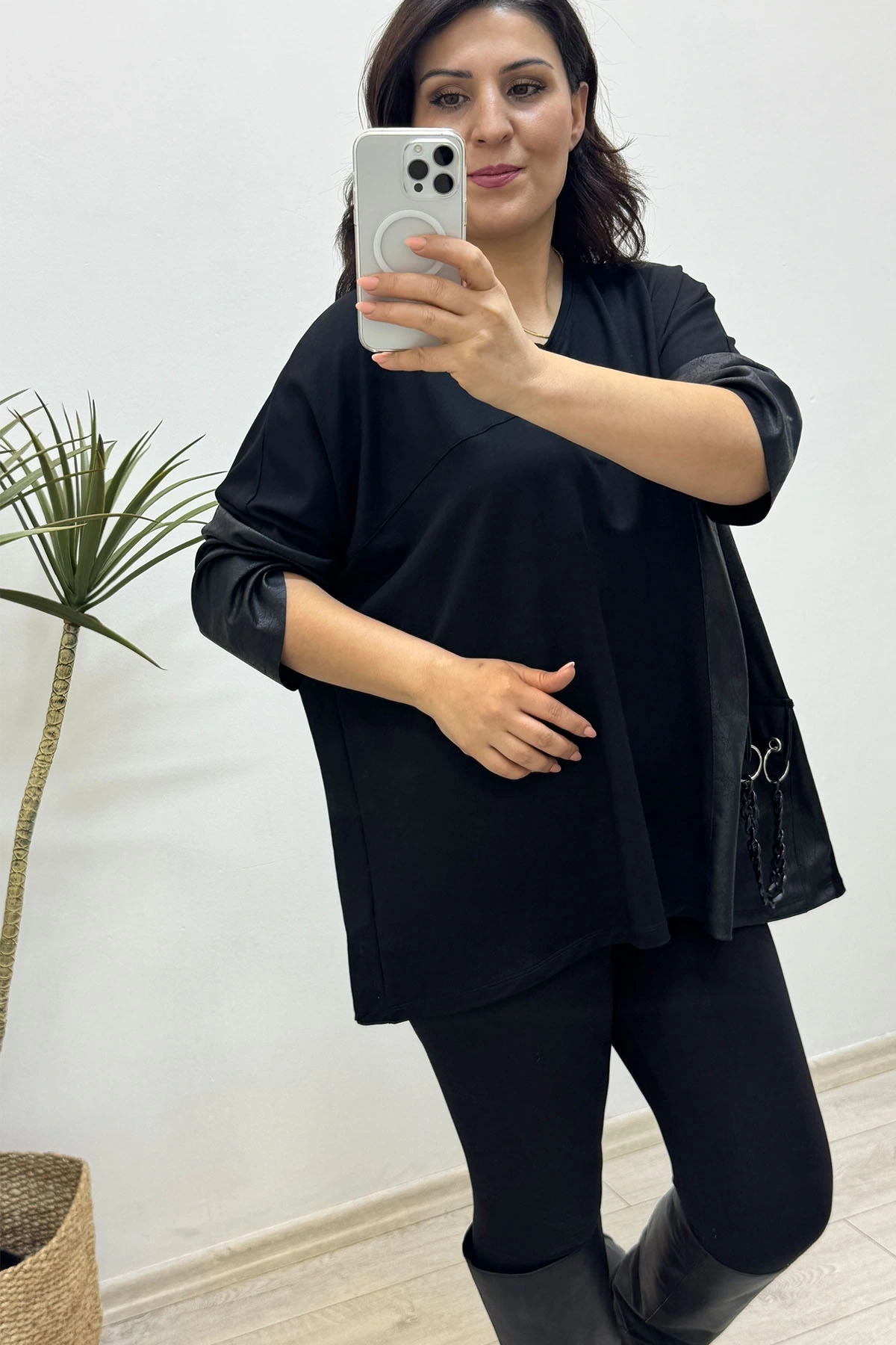 Cep Deri Detaylı Zincir Bluz