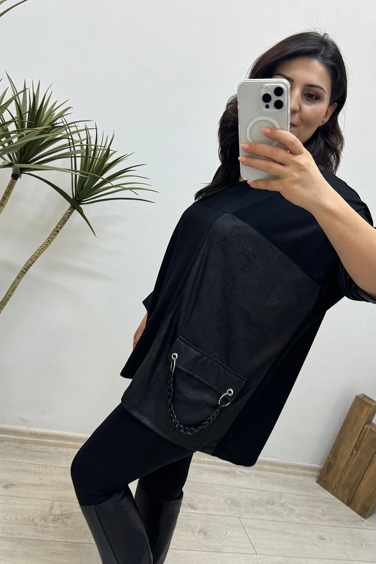 Cep Deri Detaylı Zincir Bluz