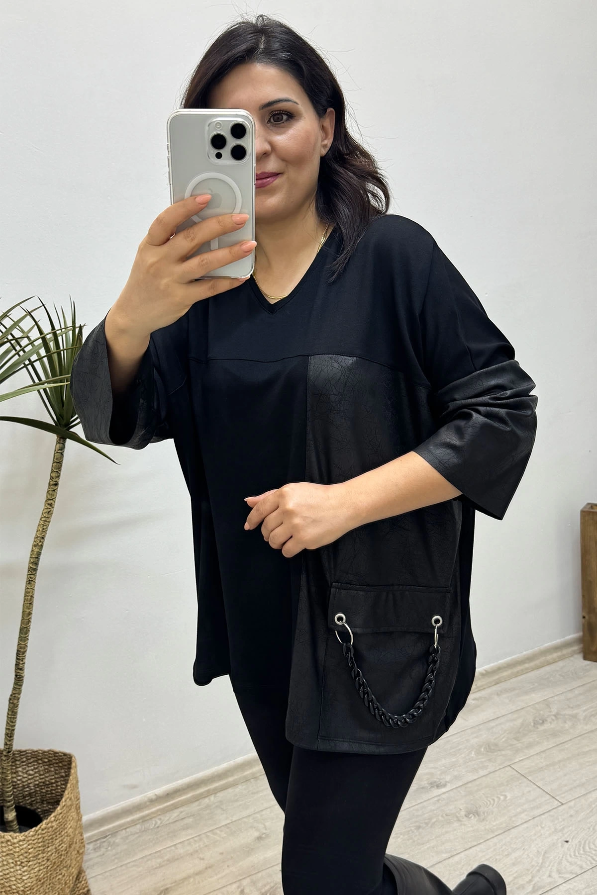 Cep Deri Detaylı Zincir Bluz