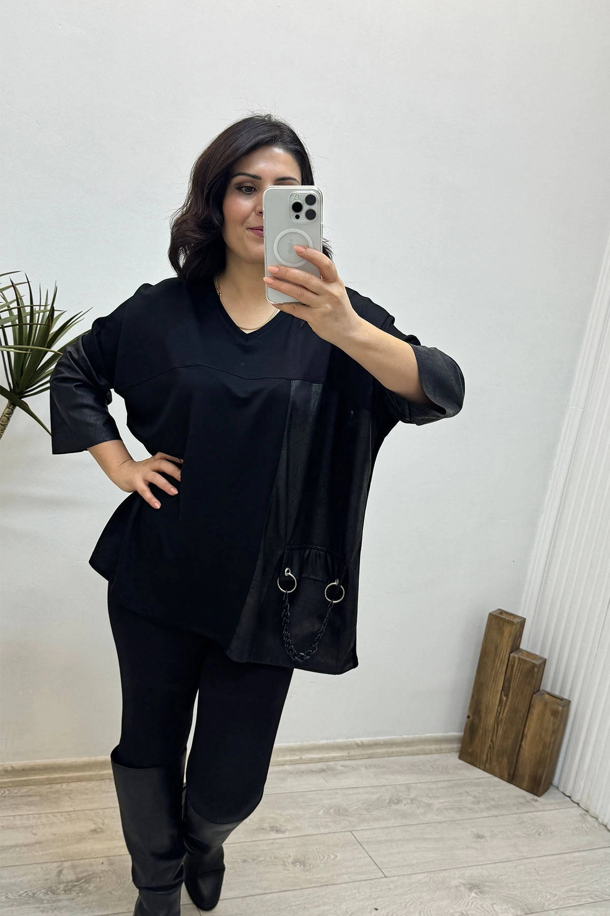 Cep Deri Detaylı Zincir Bluz