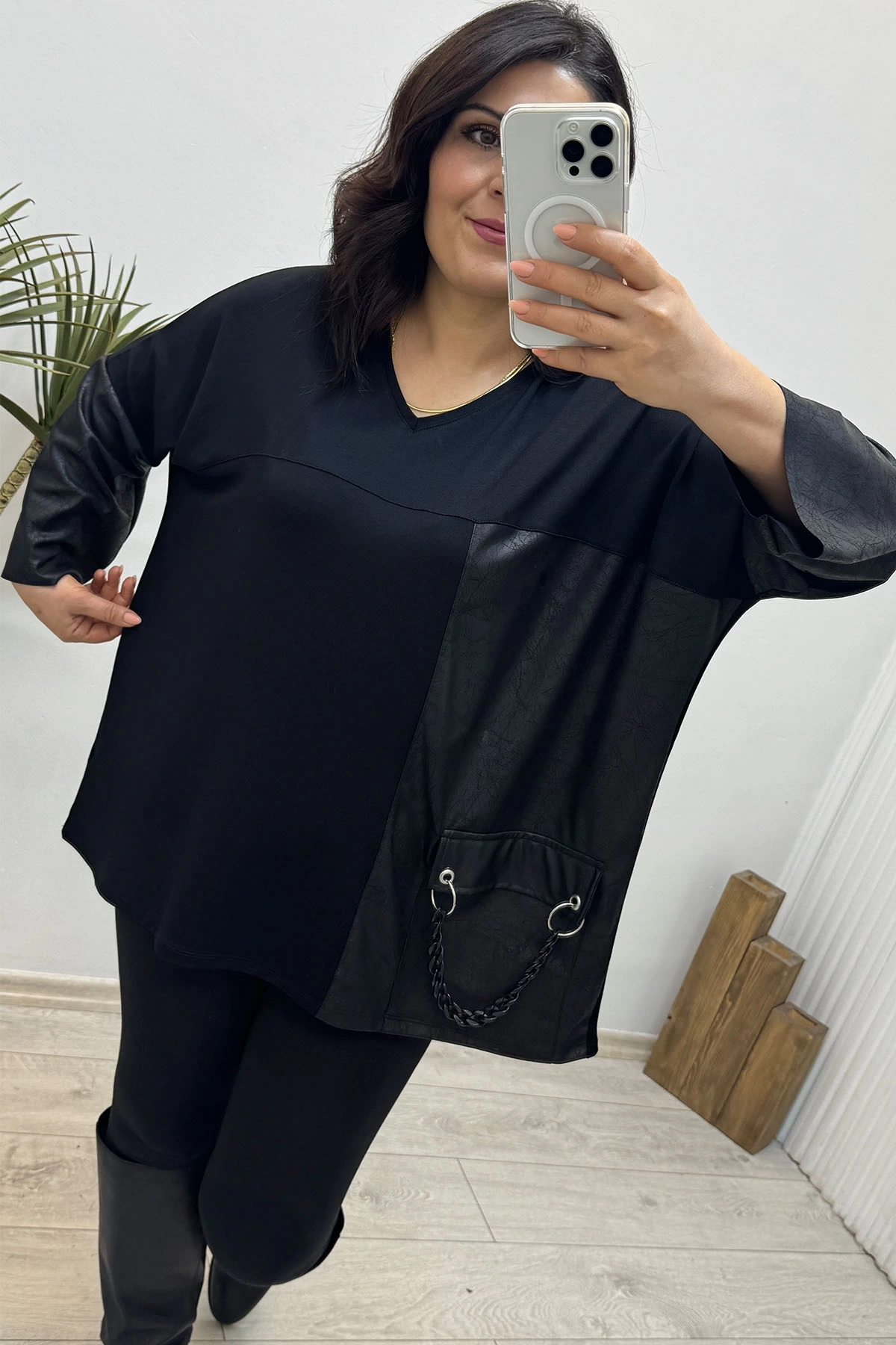 Cep Deri Detaylı Zincir Bluz