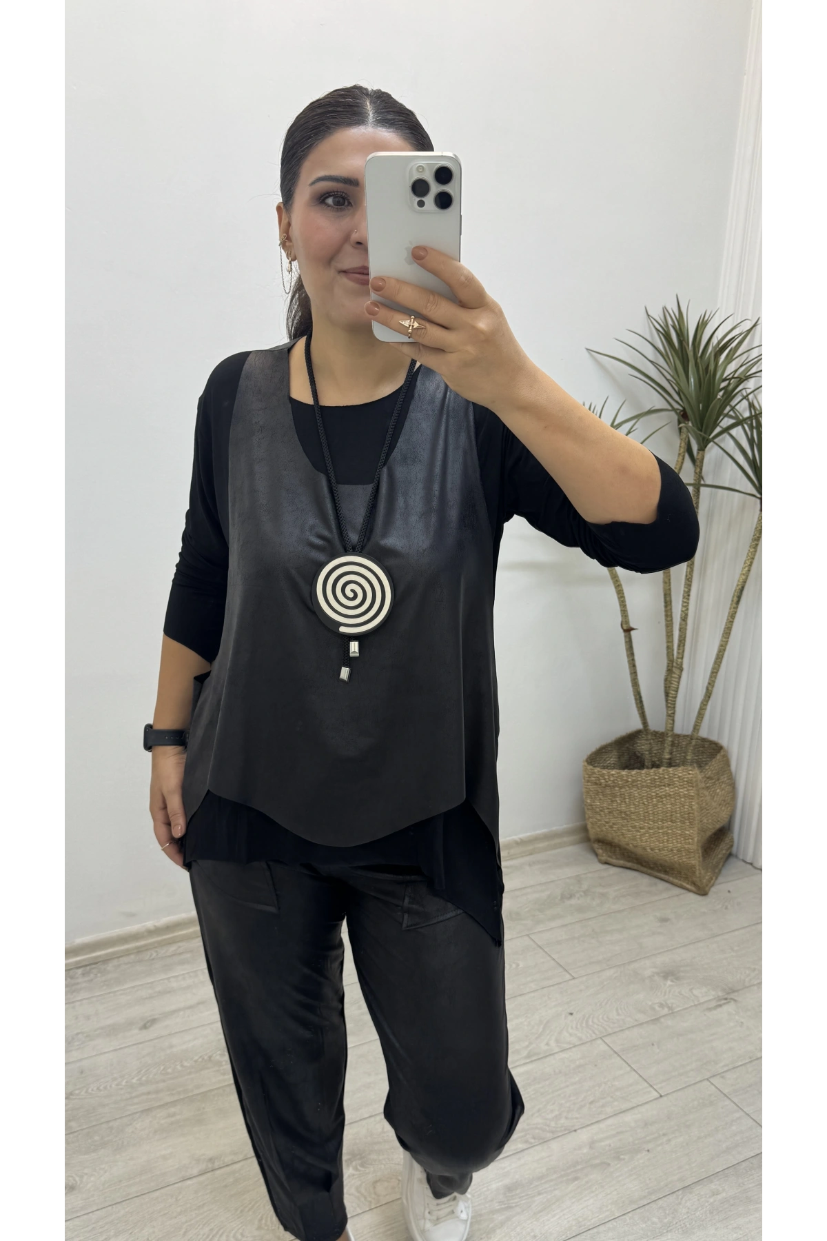 Deri Detaylı Kolye Aksesuarlı Takım