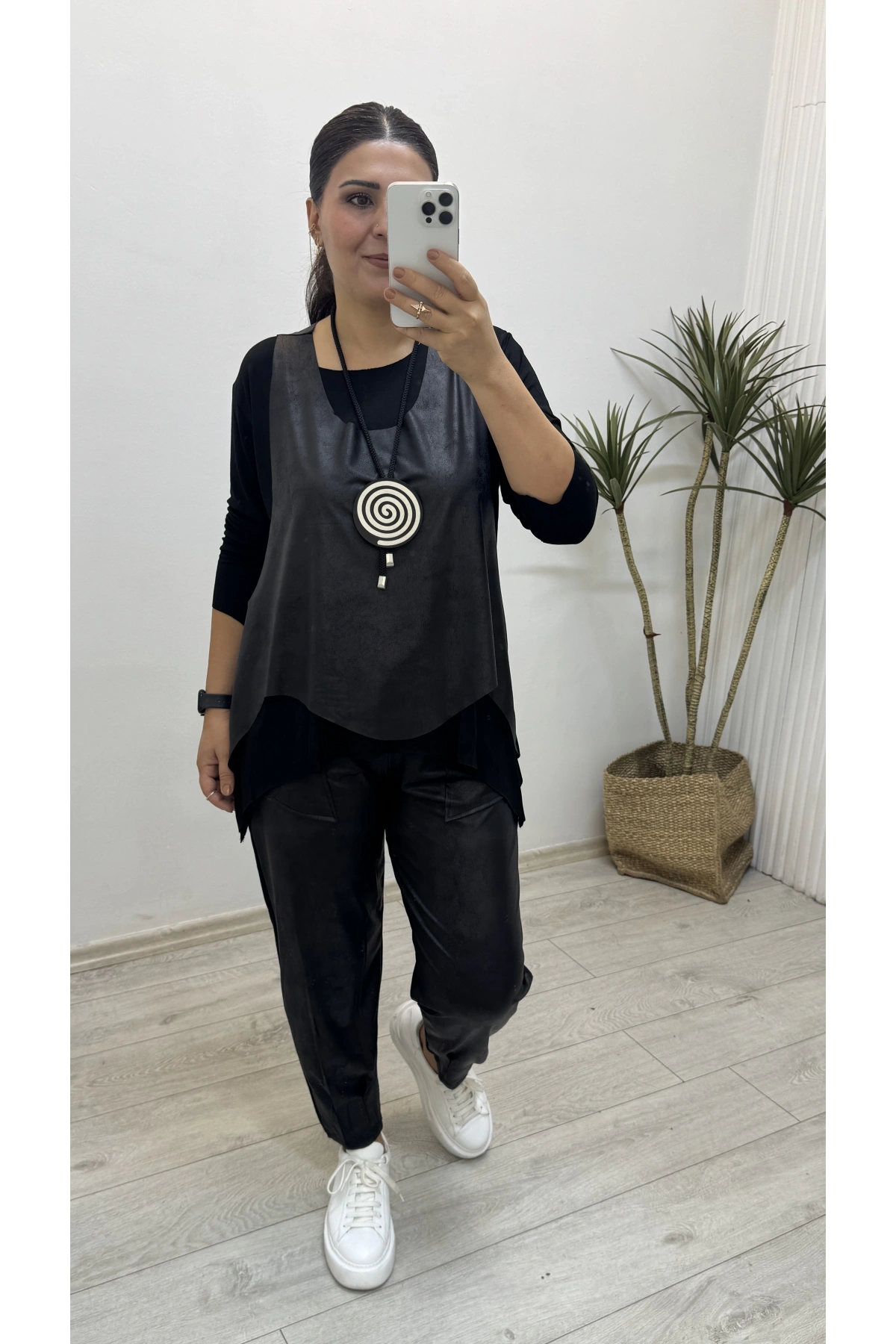 Deri Detaylı Kolye Aksesuarlı Takım