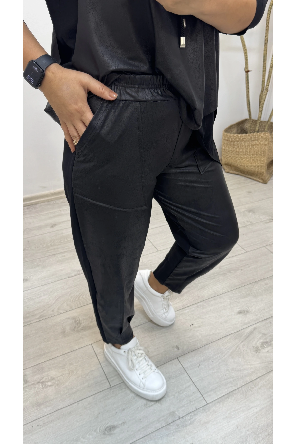 Deri Detaylı Kolye Aksesuarlı Takım