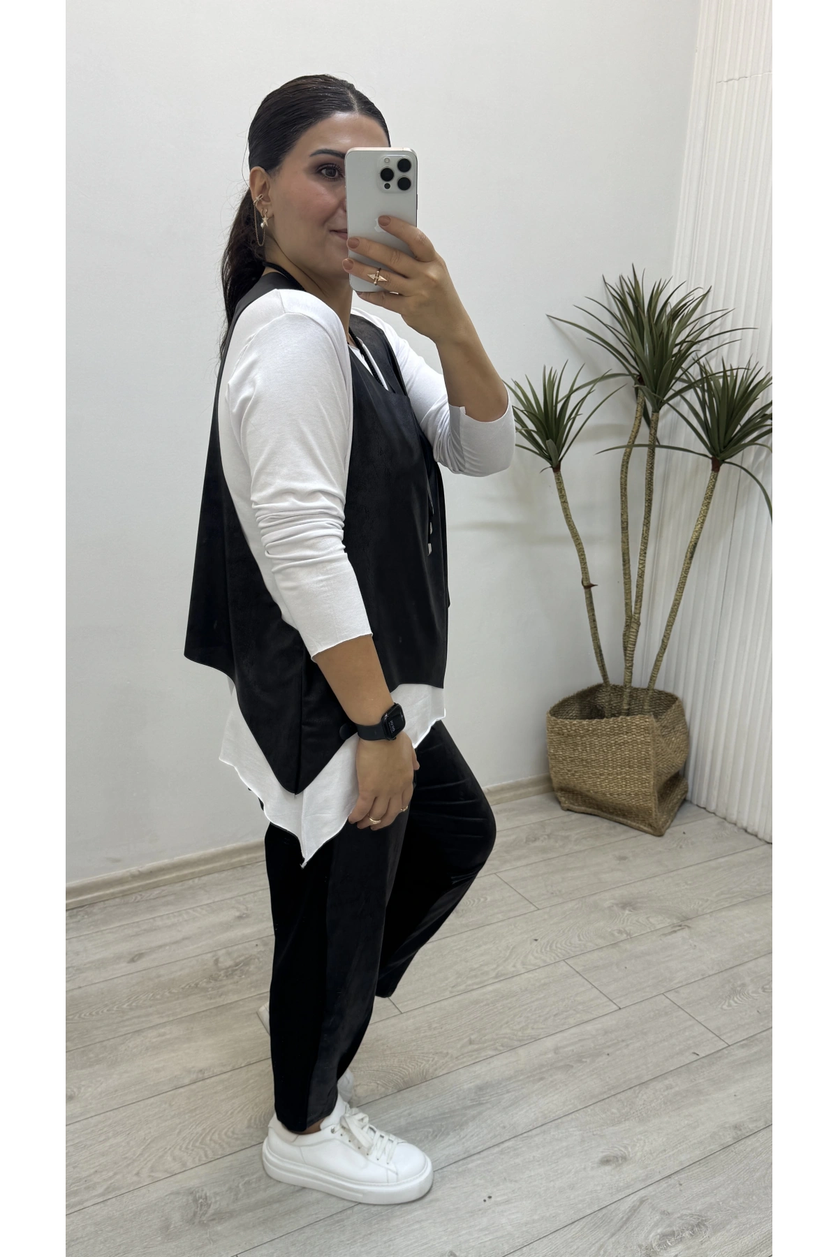 Deri Yelekli Kolyeli Üçlü Takım