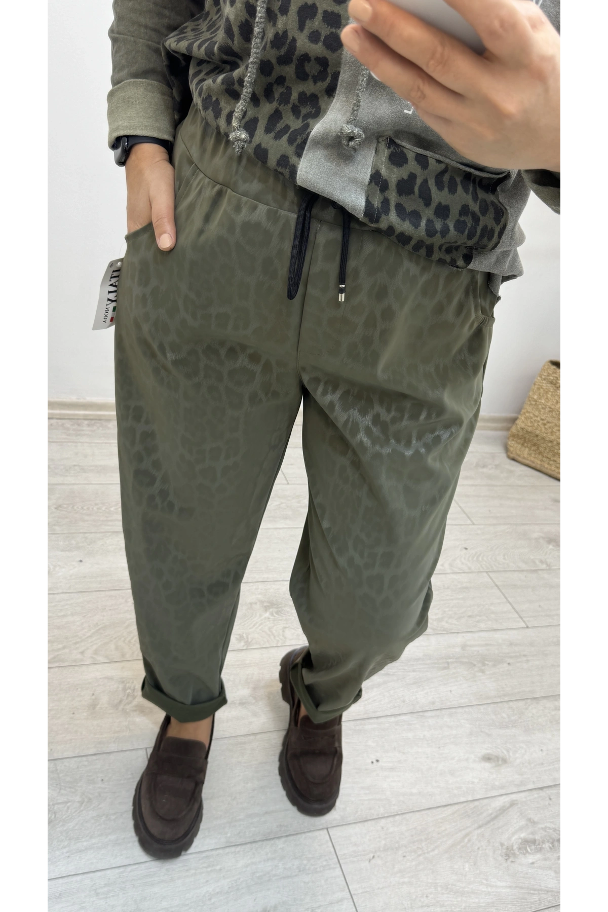 İthal Deri Görünümlü Leopar Baskılı Yeşil Pantolon
