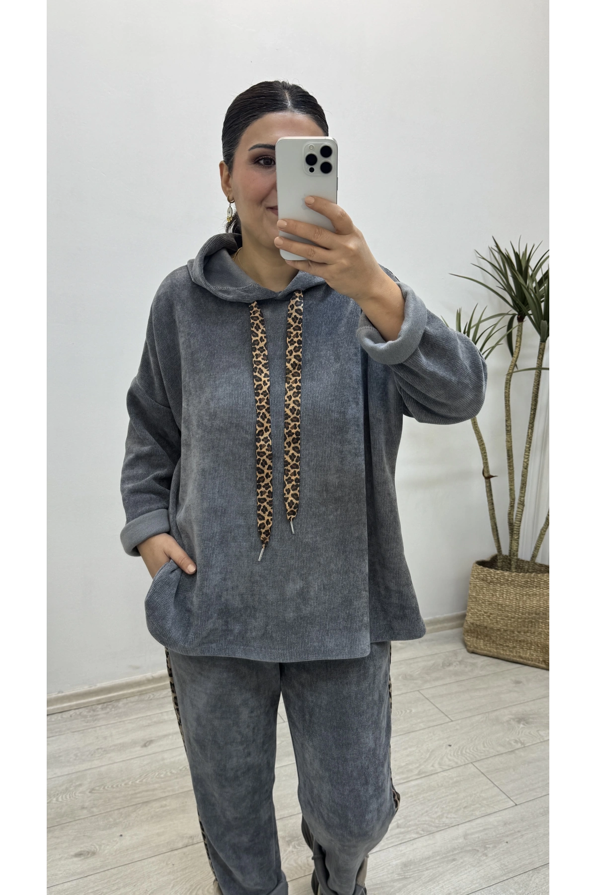 İthal Kapüşonlu Gri Kadife Takım