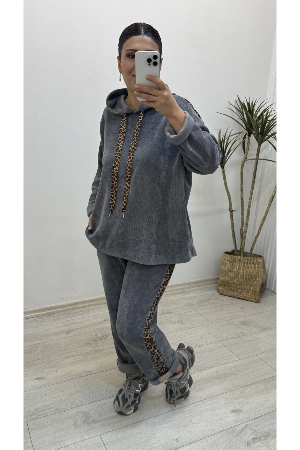 İthal Kapüşonlu Gri Kadife Takım