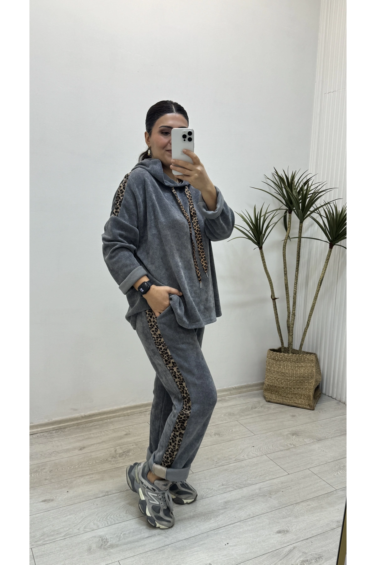 İthal Kapüşonlu Gri Kadife Takım