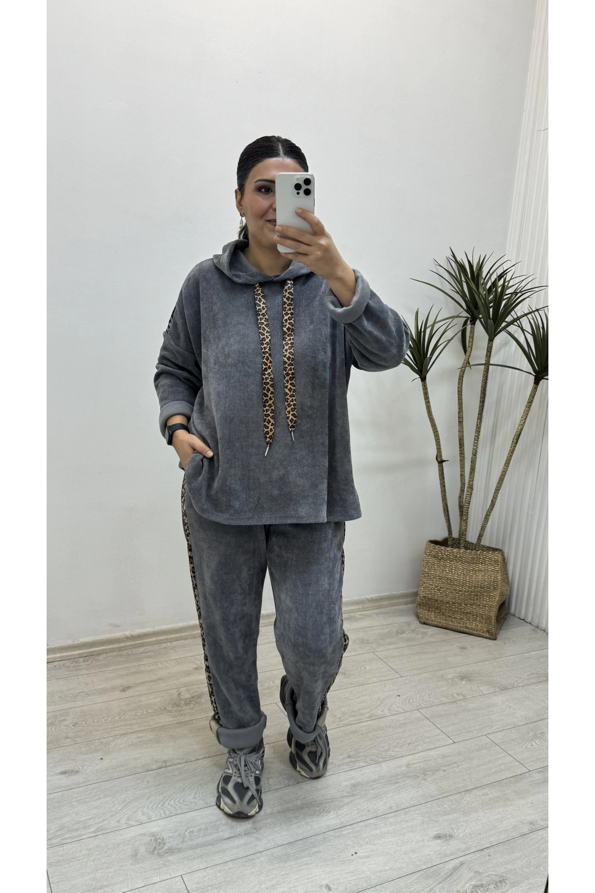 İthal Kapüşonlu Gri Kadife Takım