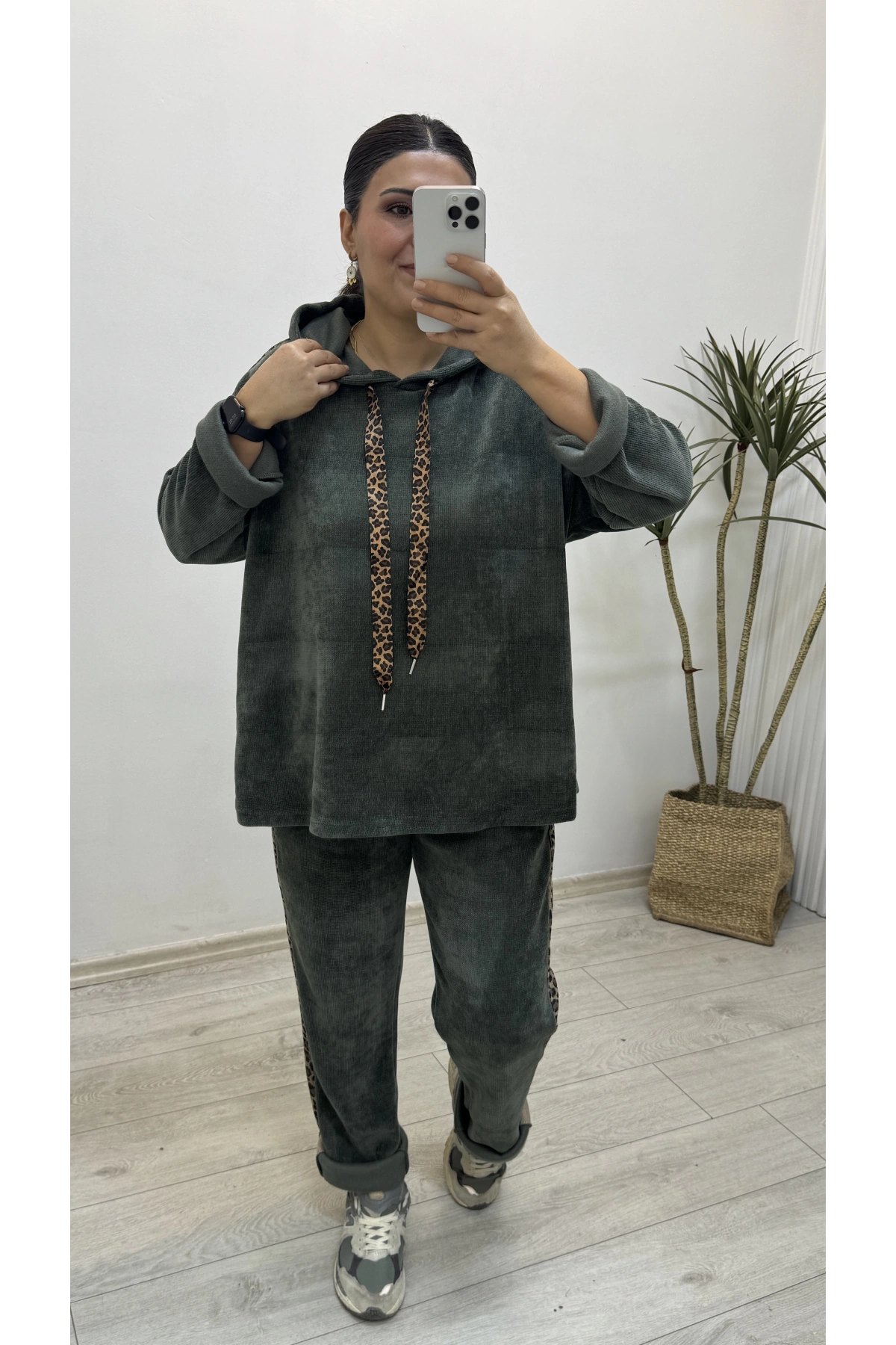 İthal Kapüşonlu Hakiyeşil Kadife Takım