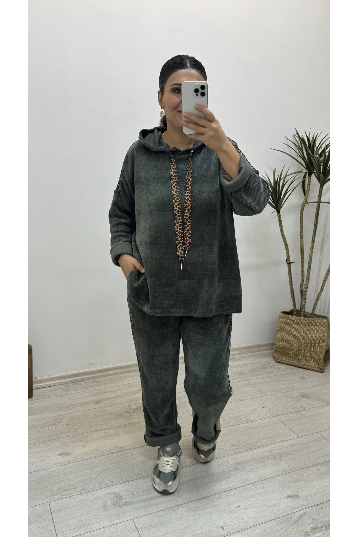 İthal Kapüşonlu Hakiyeşil Kadife Takım