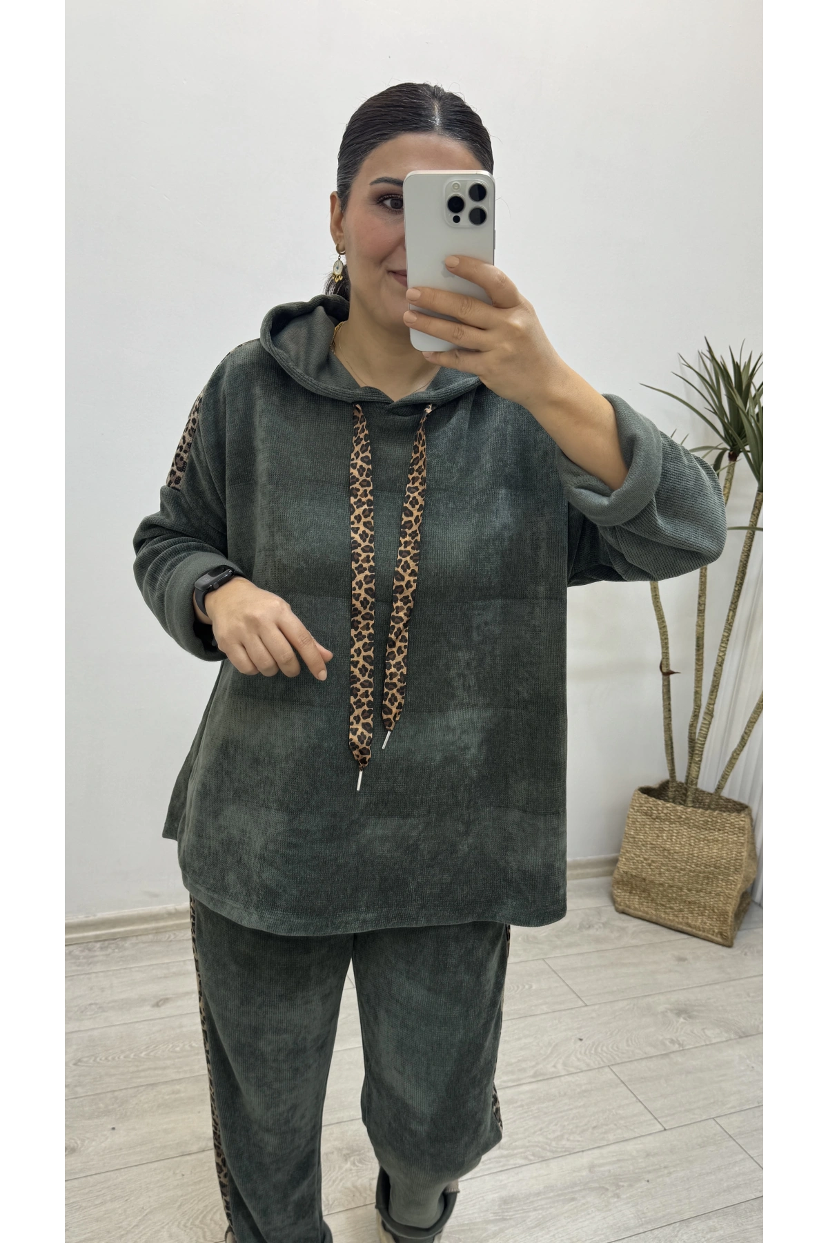 İthal Kapüşonlu Hakiyeşil Kadife Takım