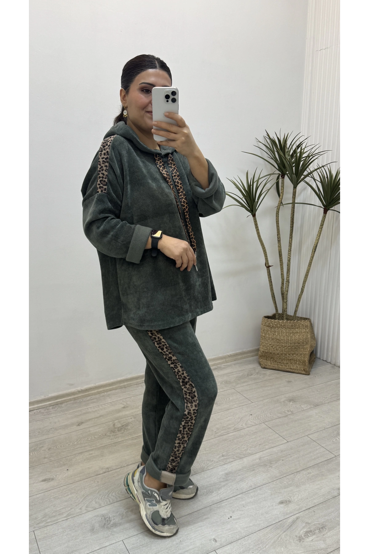 İthal Kapüşonlu Hakiyeşil Kadife Takım