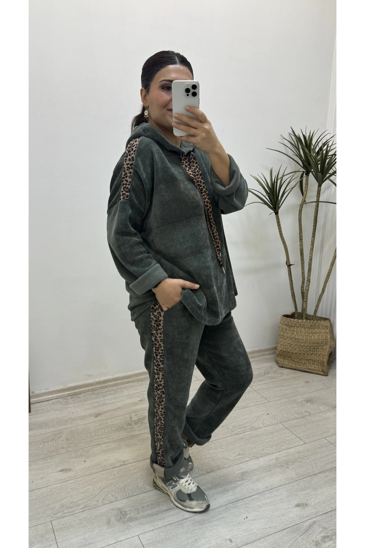 İthal Kapüşonlu Hakiyeşil Kadife Takım