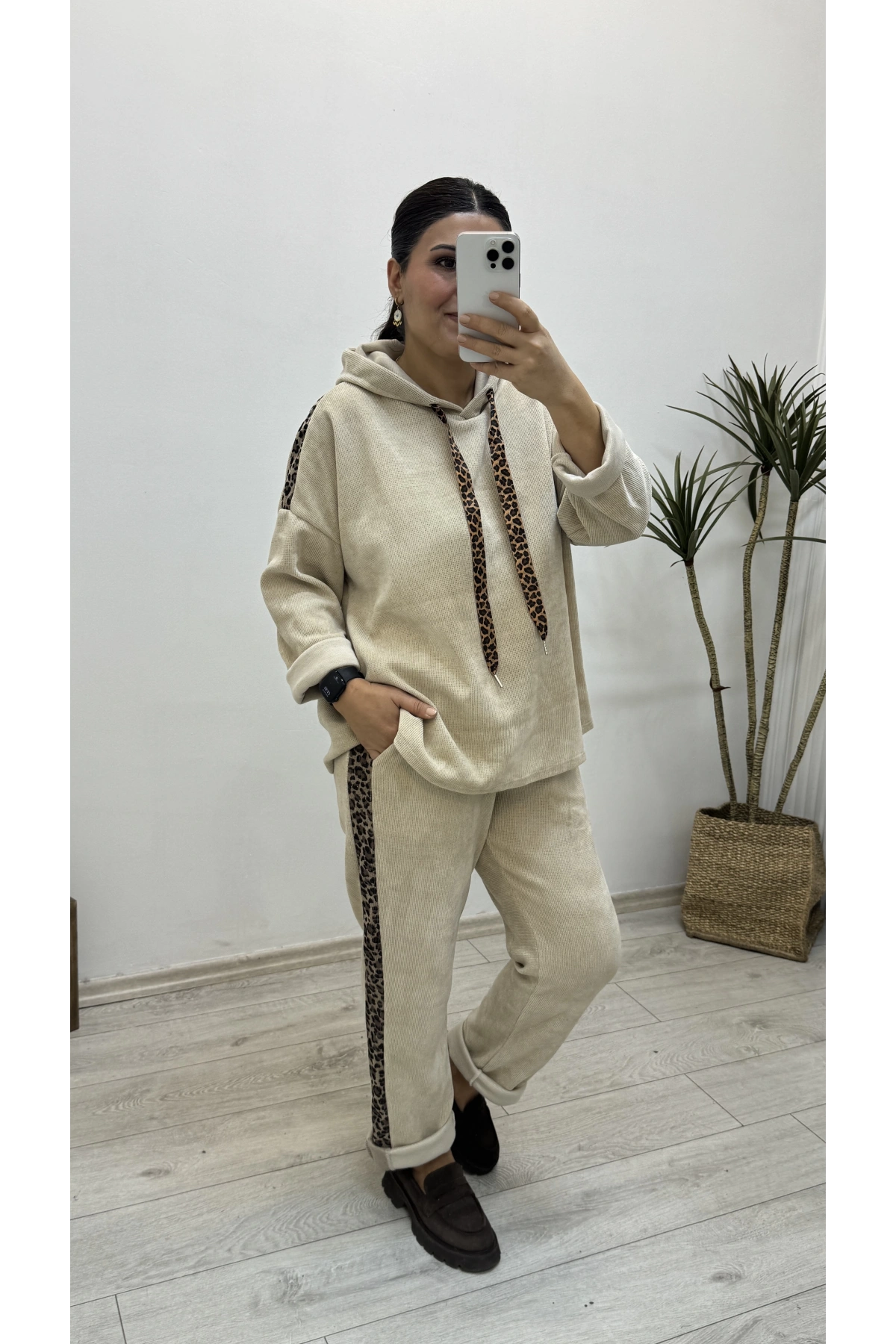 İthal Kapüşonlu Kremrengi Kadife Takım