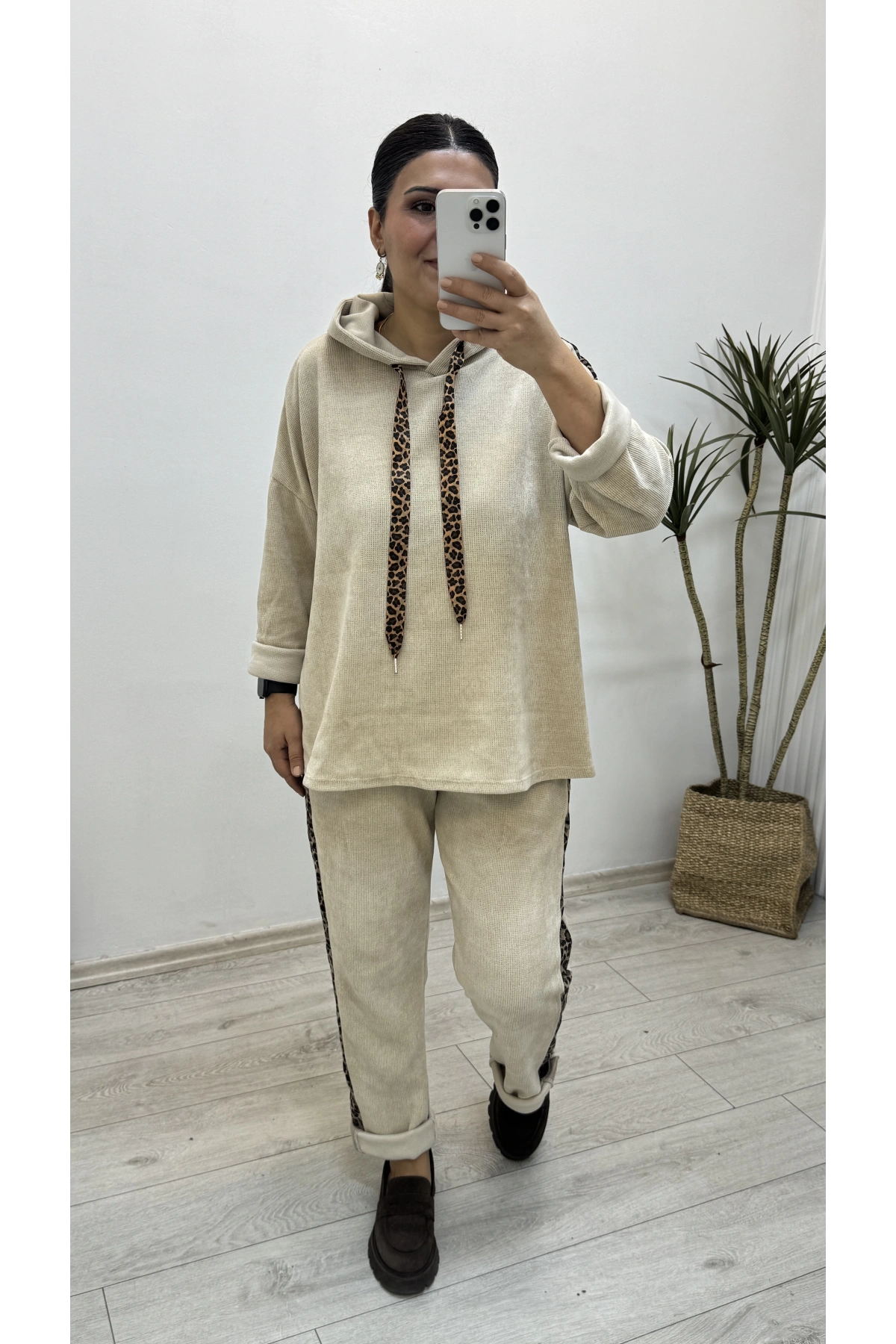 İthal Kapüşonlu Kremrengi Kadife Takım