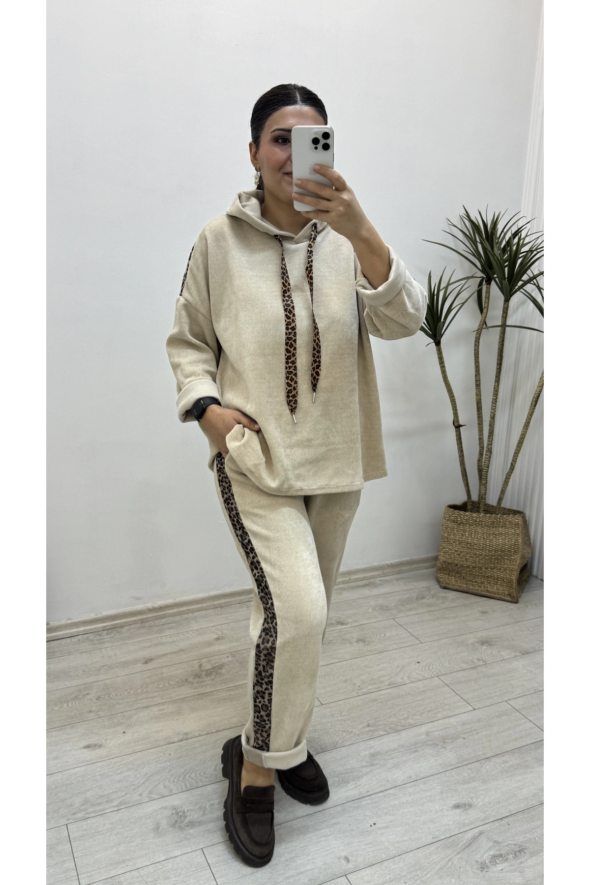 İthal Kapüşonlu Kremrengi Kadife Takım