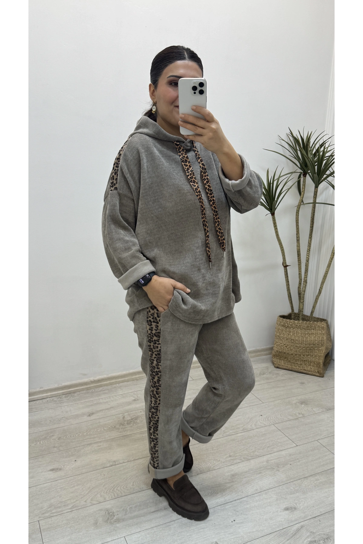 İthal Kapüşonlu Vizonrengi Kadife Takım