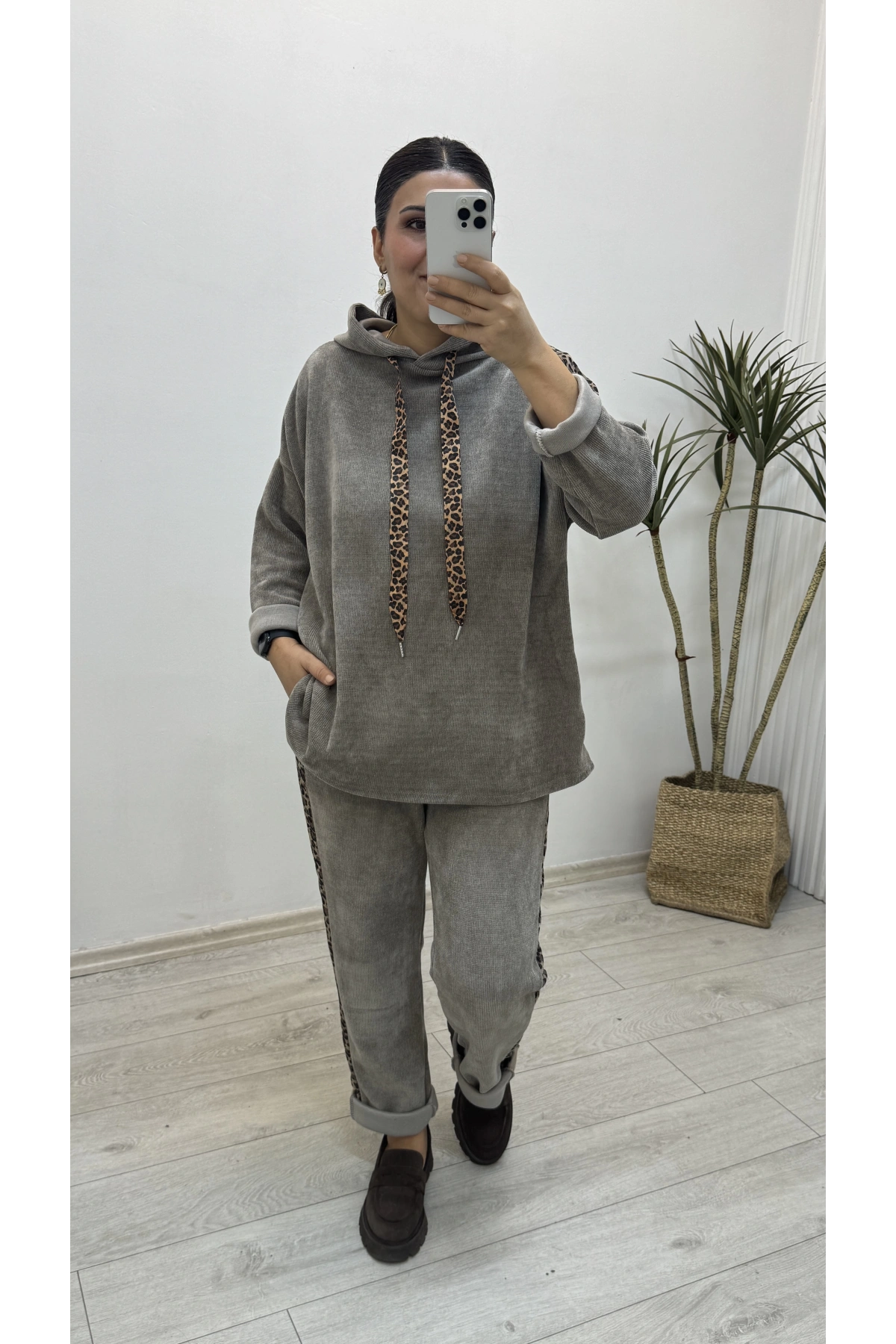 İthal Kapüşonlu Vizonrengi Kadife Takım