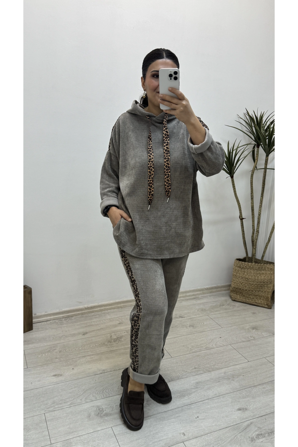 İthal Kapüşonlu Vizonrengi Kadife Takım