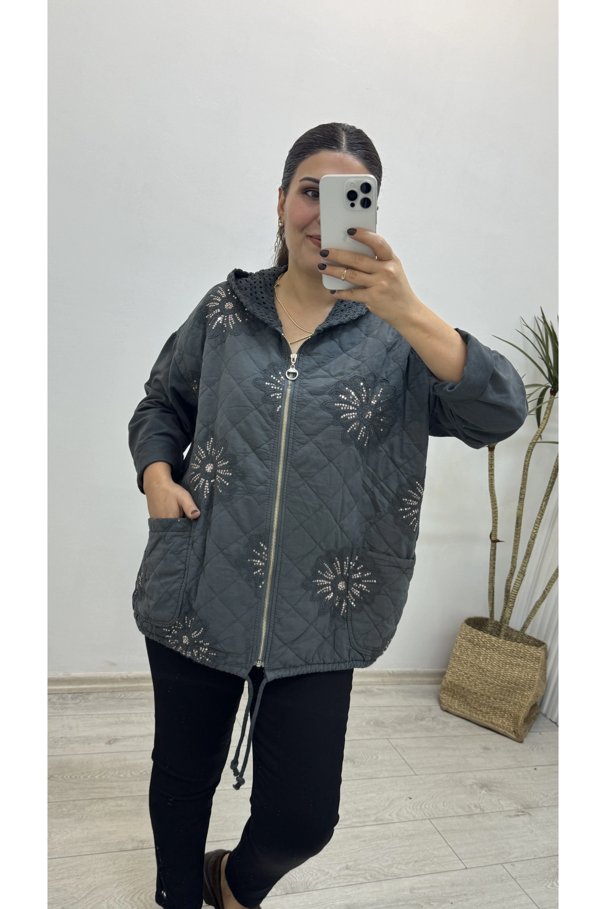 İthal Nakış İşlemeli Kapitone Krem Rengi Ceket